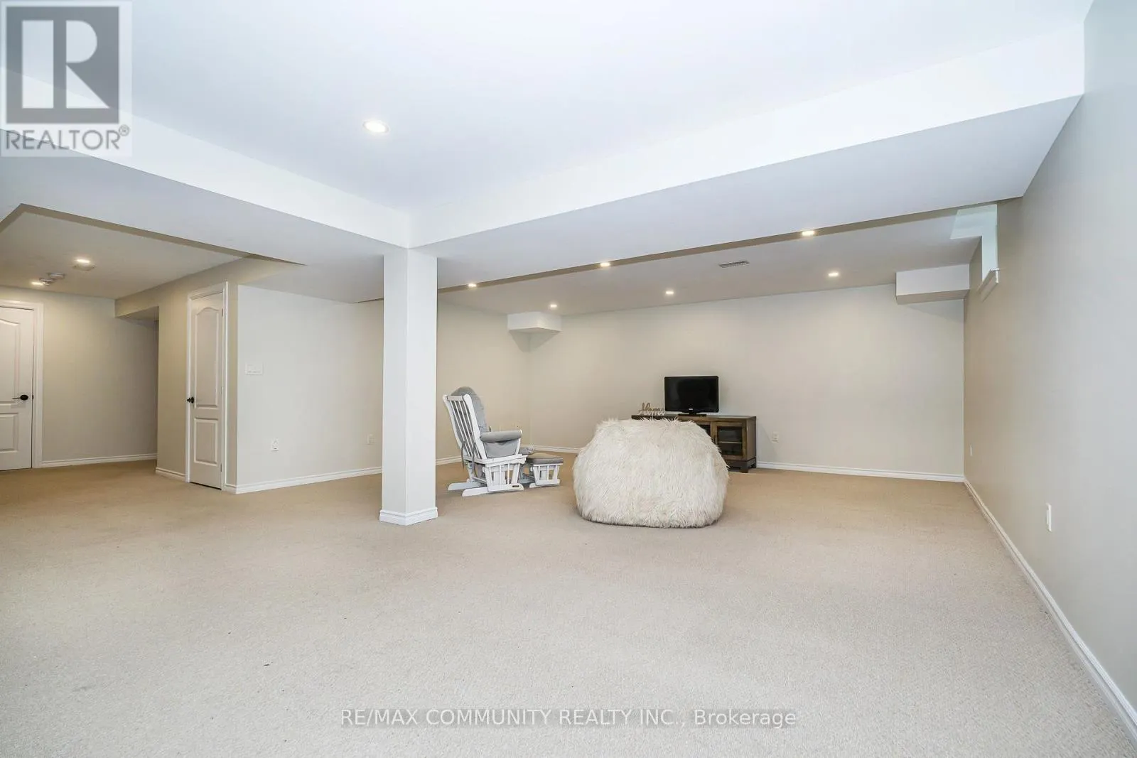 23 HOLYROD DRIVE