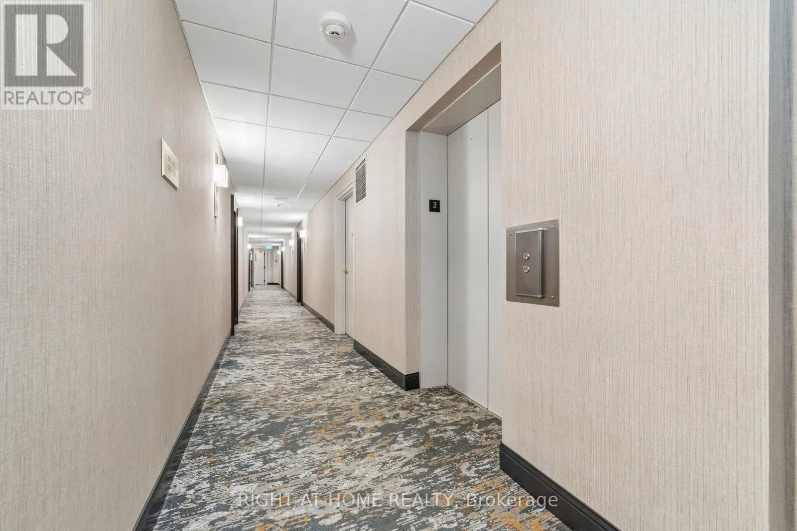 318 - 193 LAKE DRIVEWAY DRIVE W
