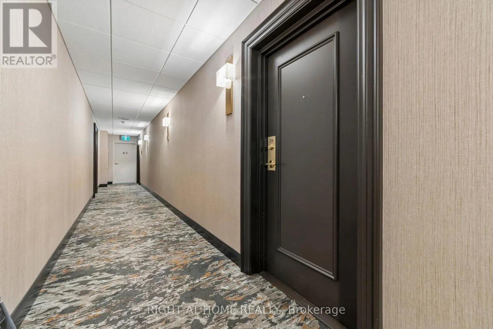 318 - 193 LAKE DRIVEWAY DRIVE W