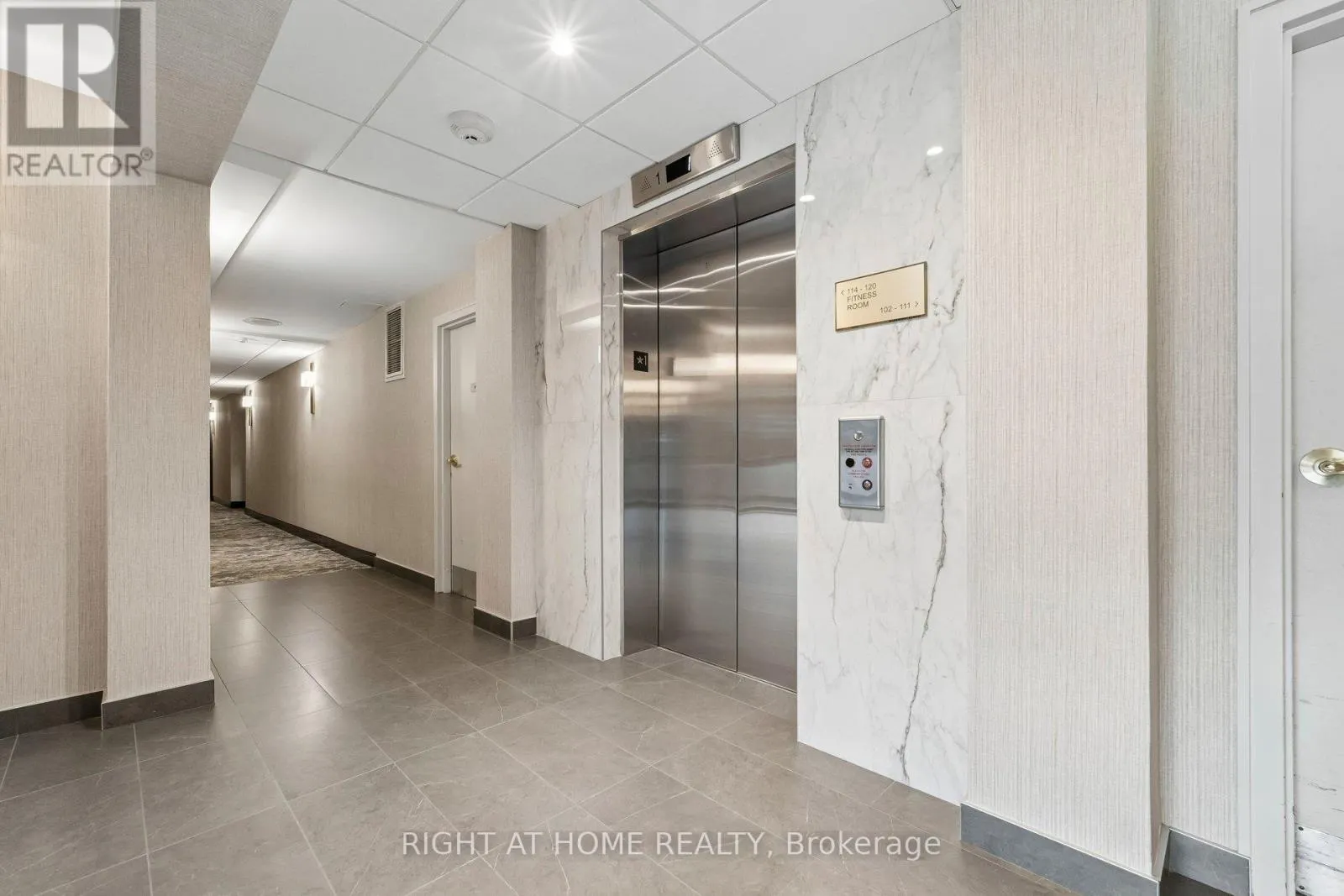318 - 193 LAKE DRIVEWAY DRIVE W