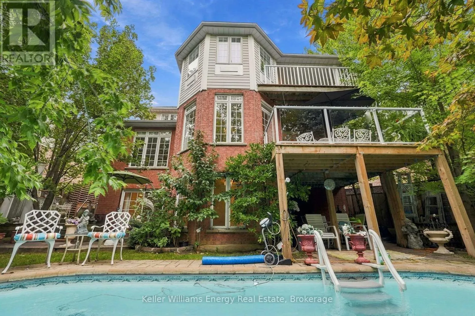 990 GLENBOURNE DRIVE