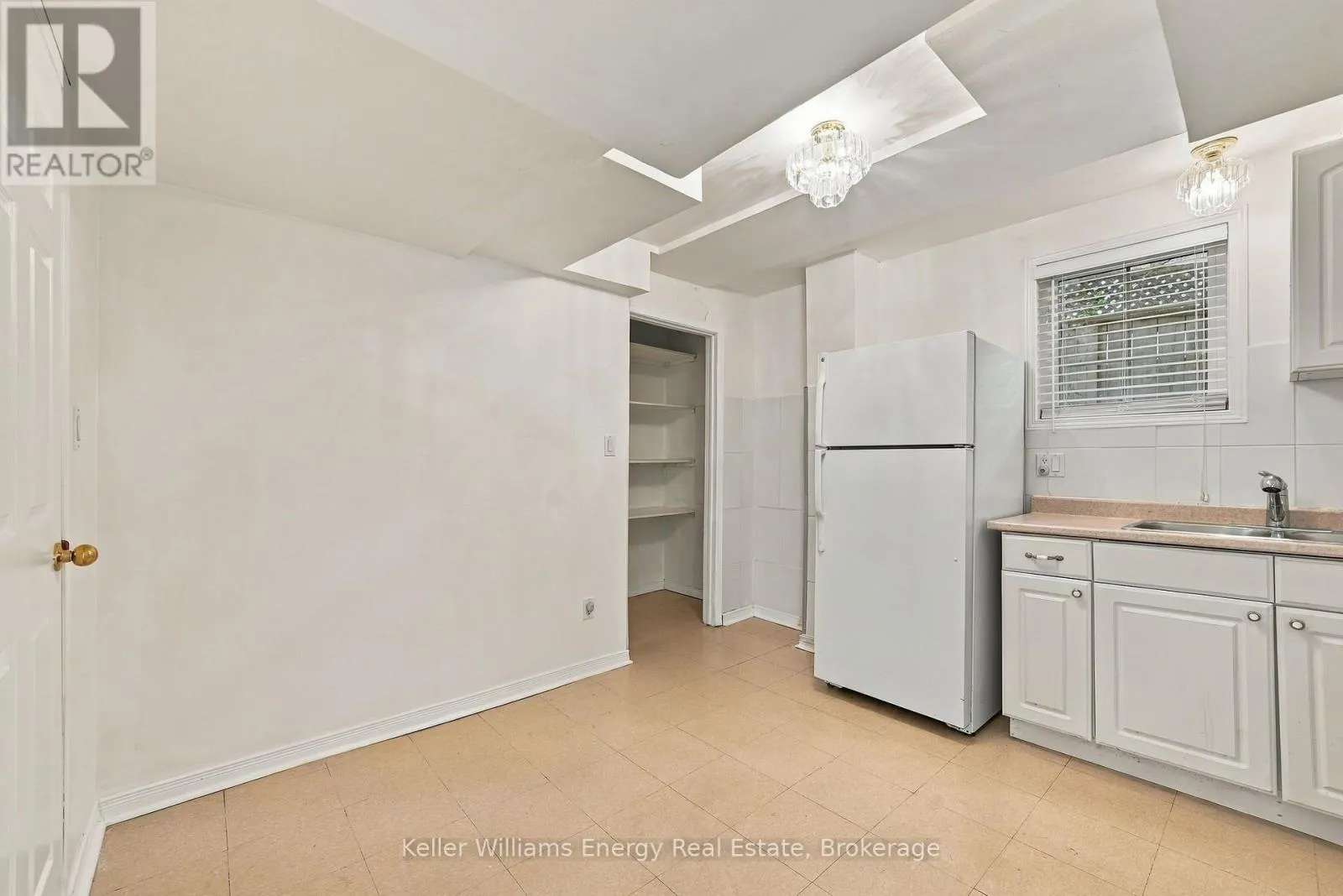 990 GLENBOURNE DRIVE