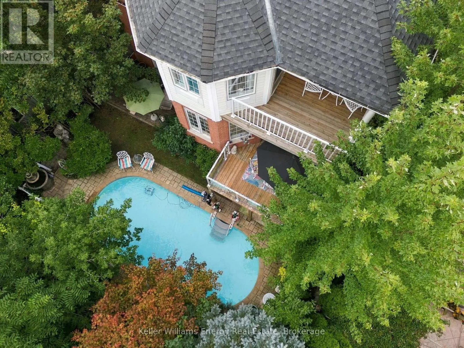 990 GLENBOURNE DRIVE