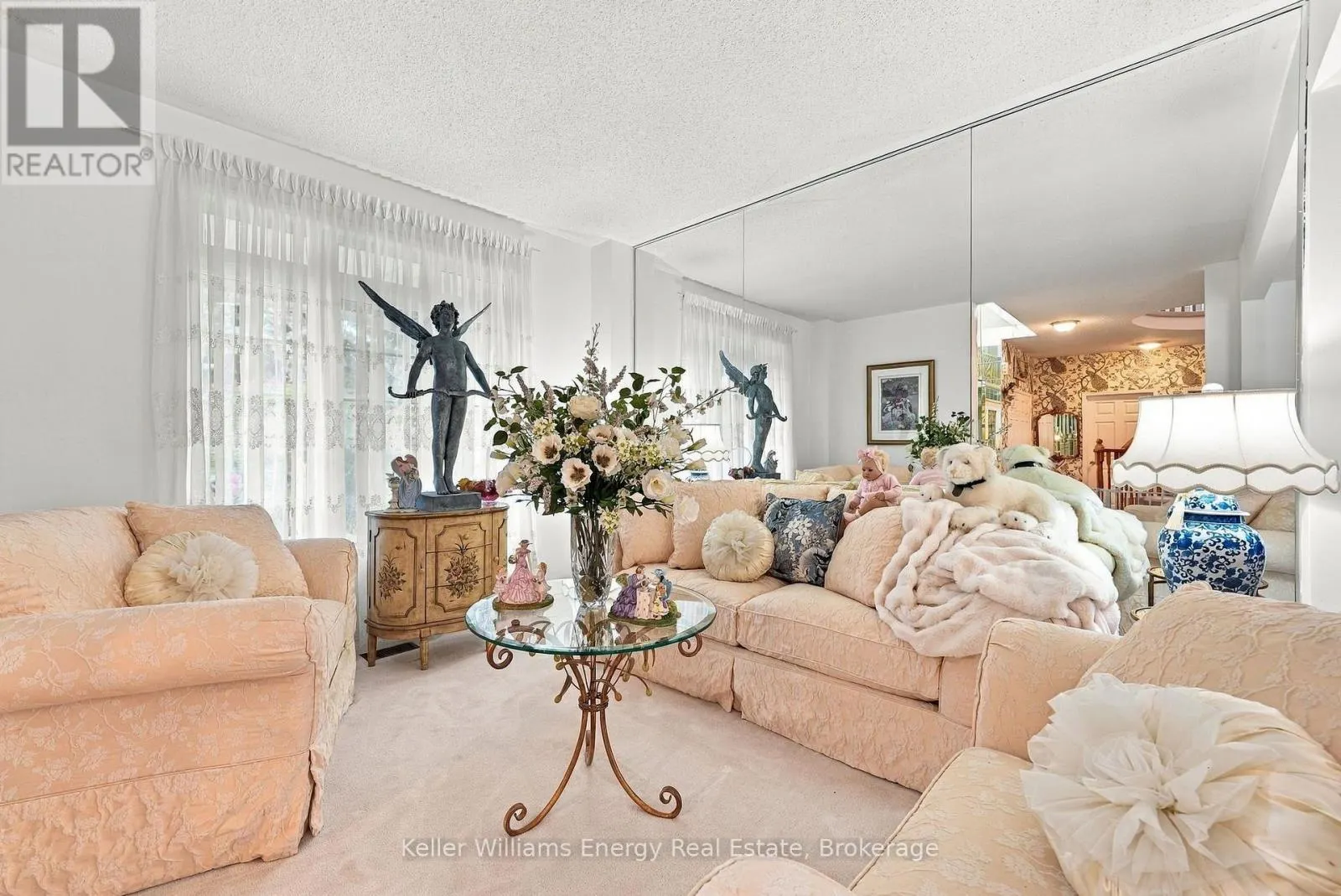 990 GLENBOURNE DRIVE