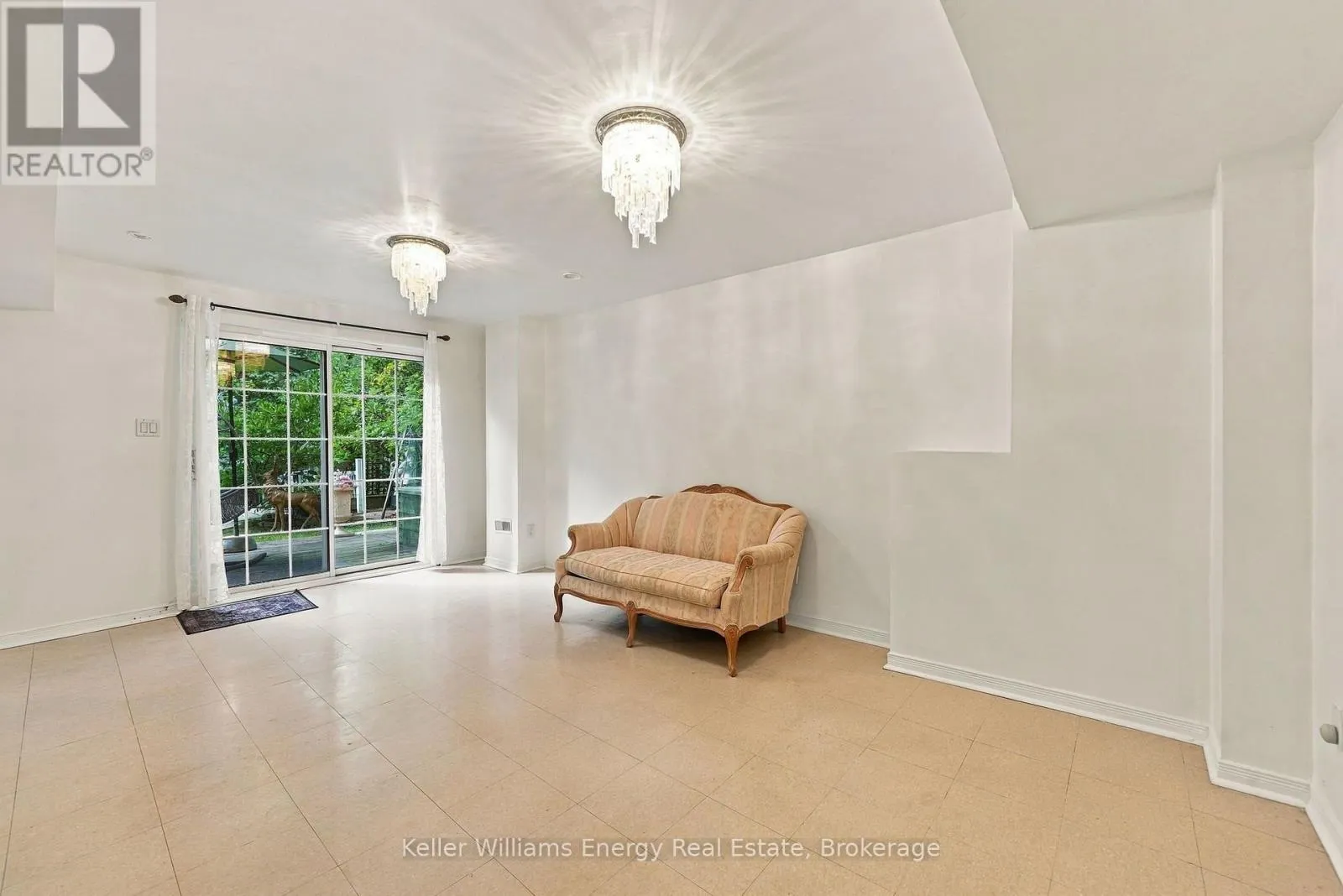 990 GLENBOURNE DRIVE