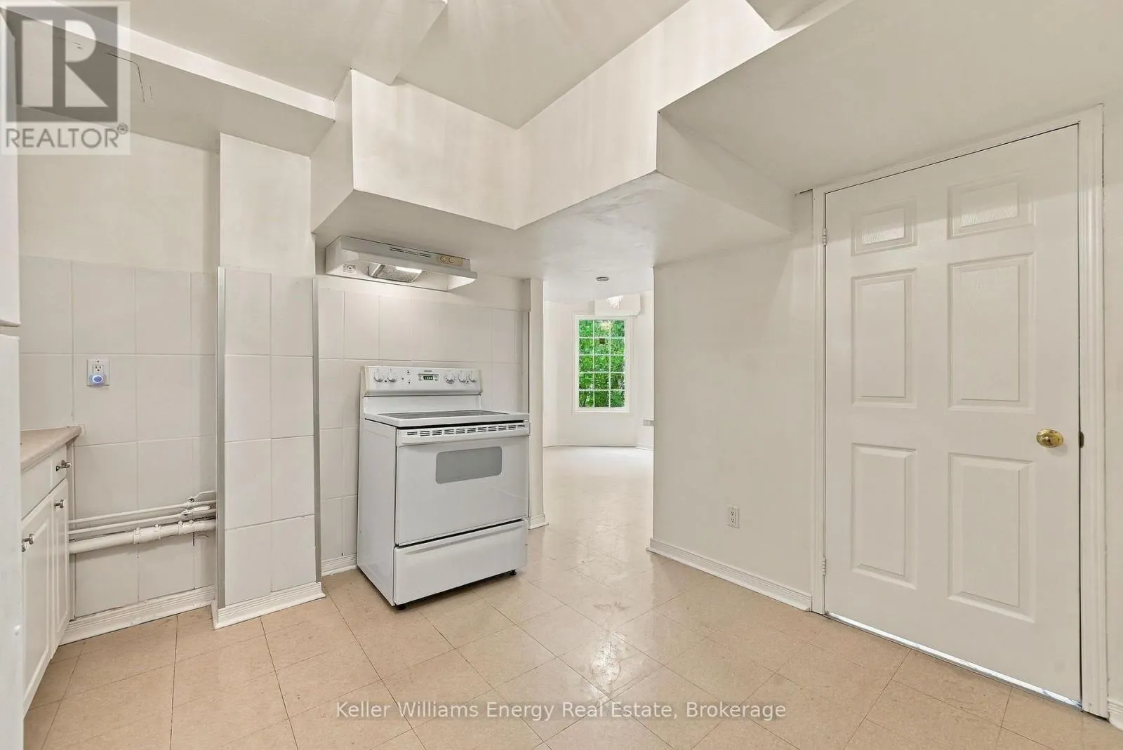 990 GLENBOURNE DRIVE