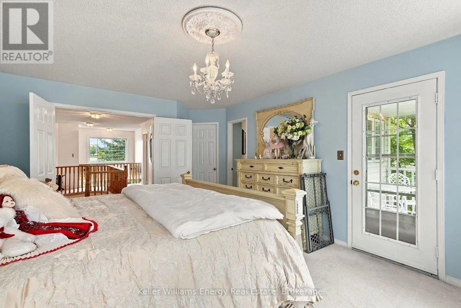 990 GLENBOURNE DRIVE
