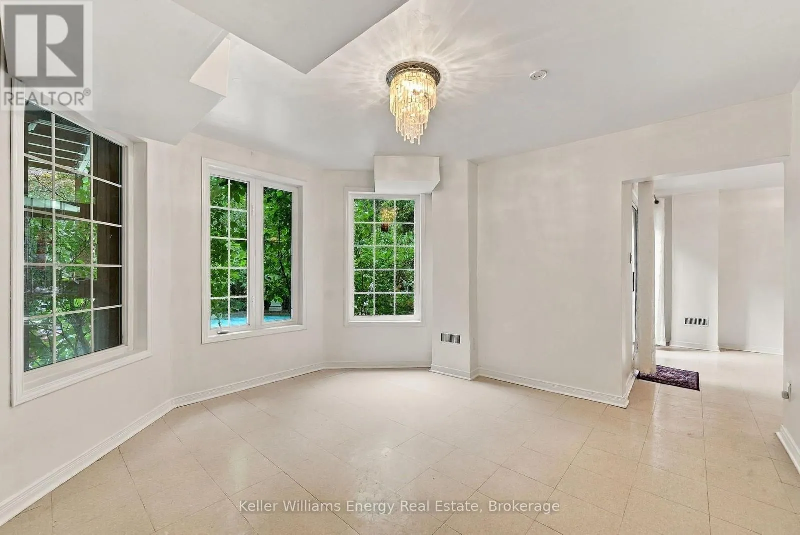 990 GLENBOURNE DRIVE