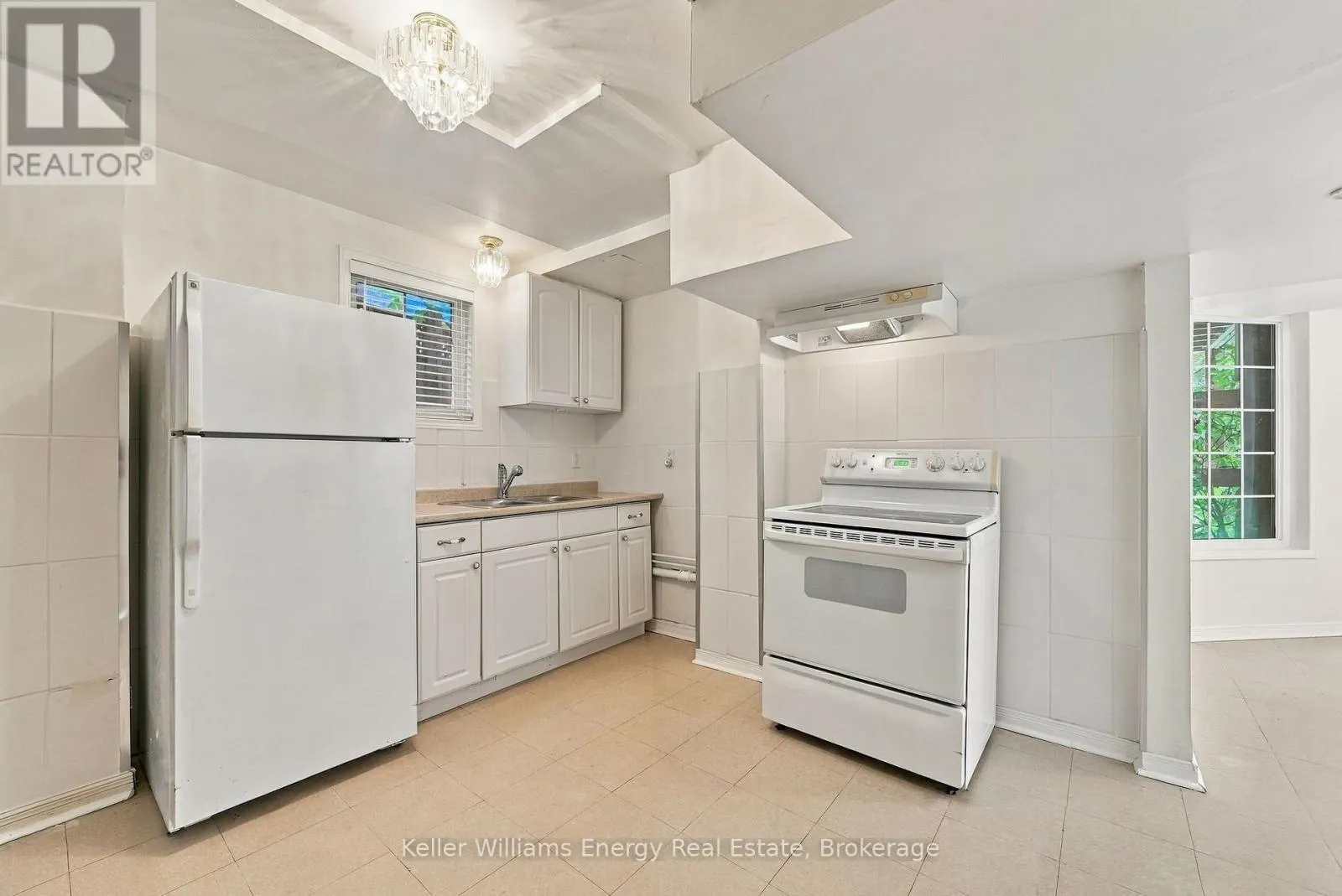 990 GLENBOURNE DRIVE