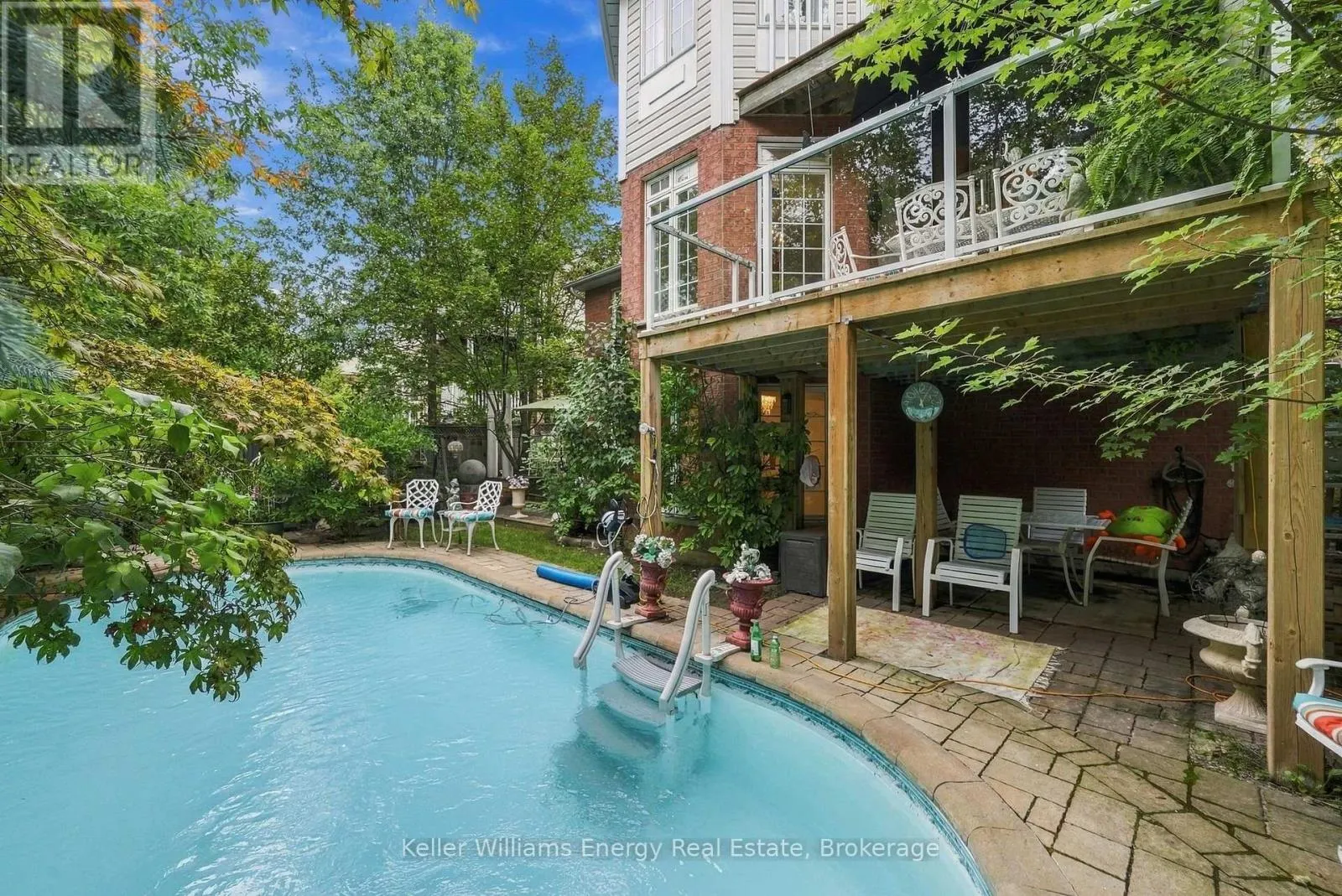 990 GLENBOURNE DRIVE