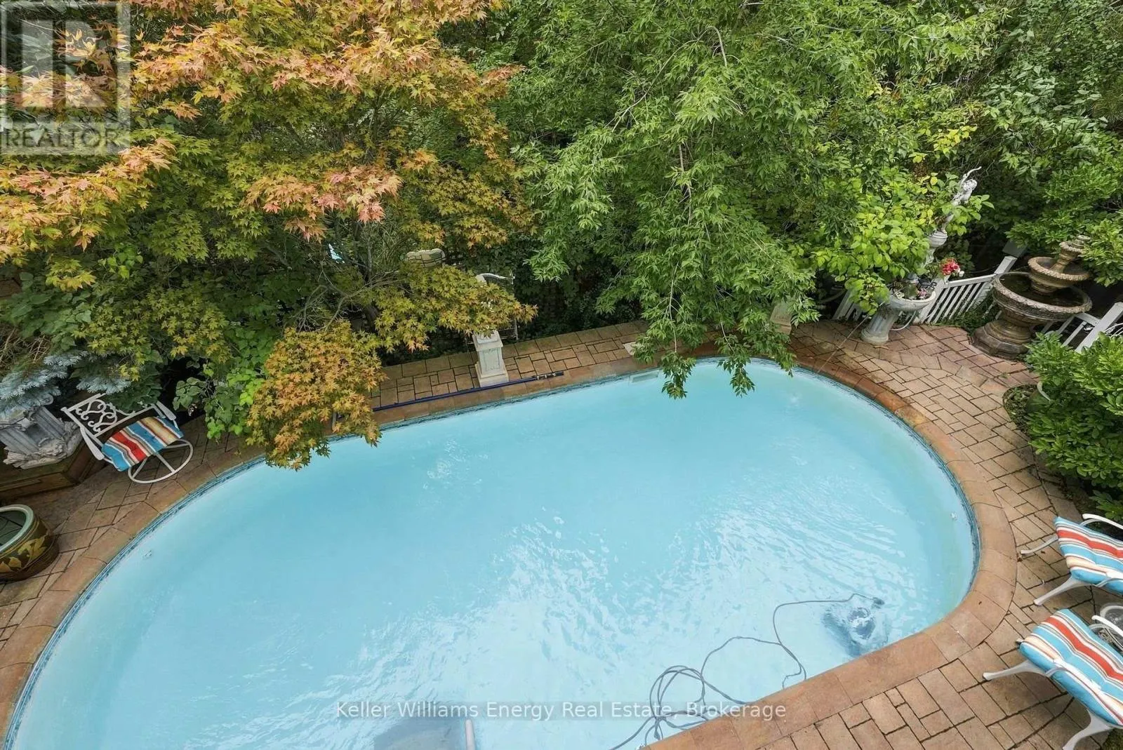 990 GLENBOURNE DRIVE