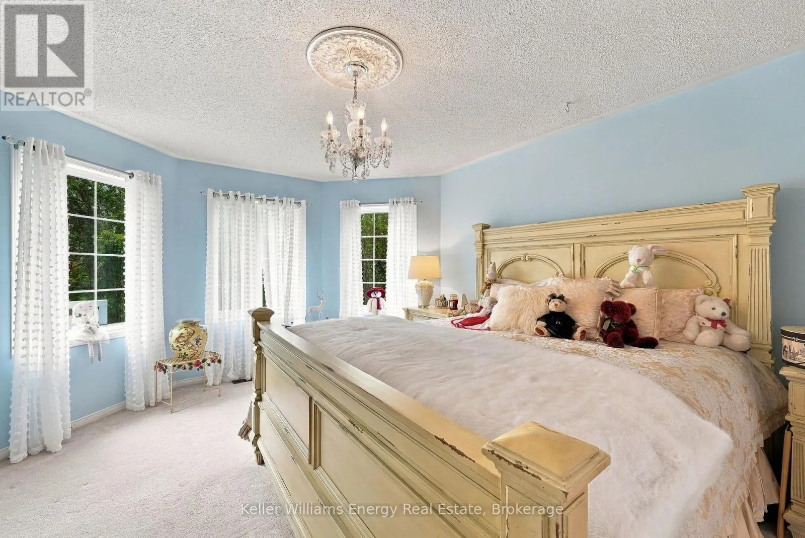 990 GLENBOURNE DRIVE
