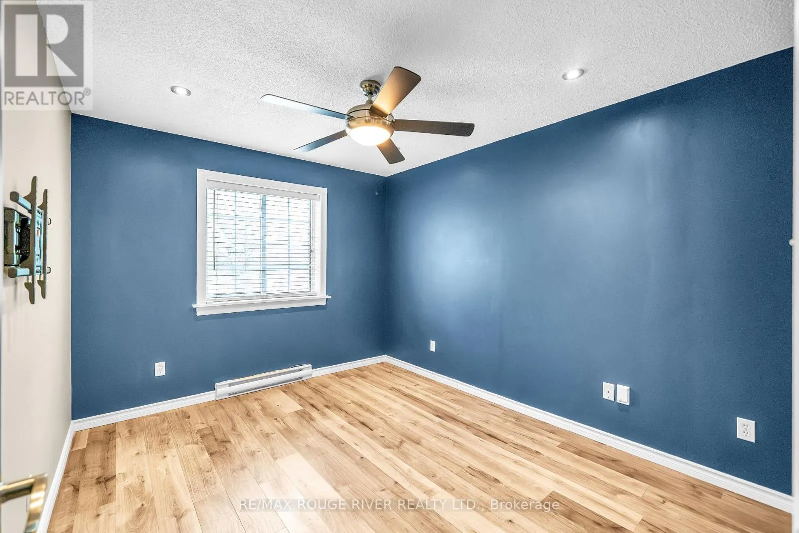 210 - 91 ASPEN SPRINGS DRIVE