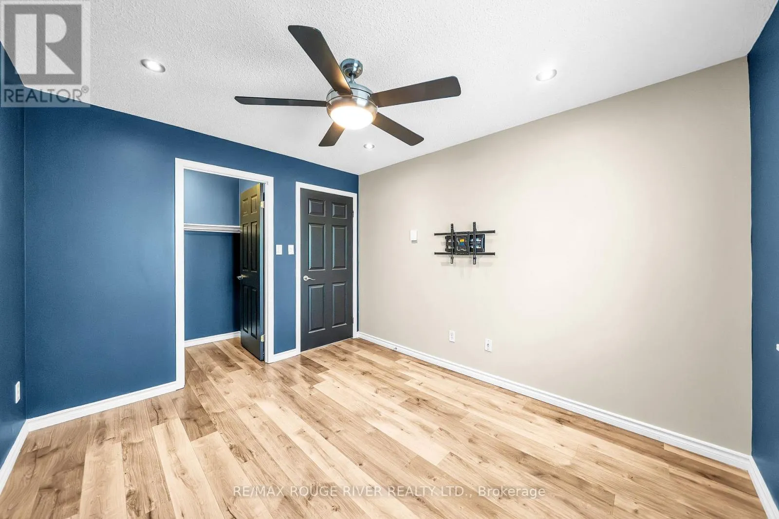 210 - 91 ASPEN SPRINGS DRIVE