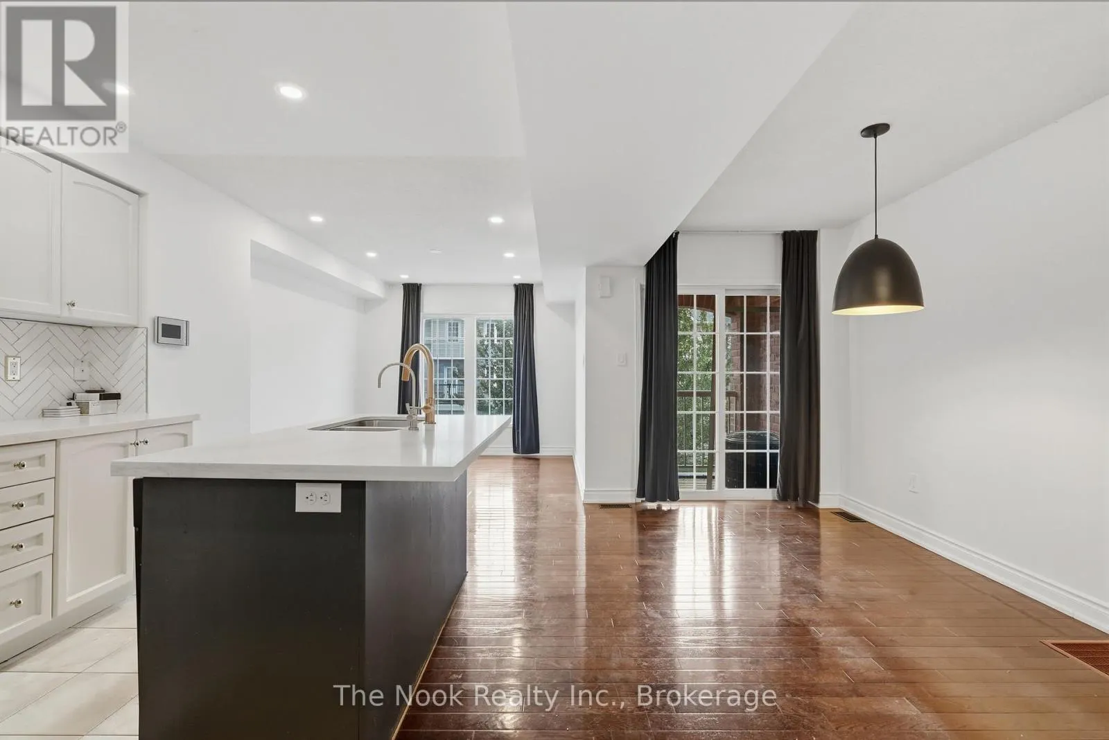 27 BLUNDEN ROAD