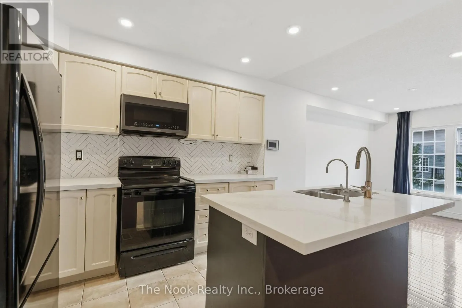 27 BLUNDEN ROAD