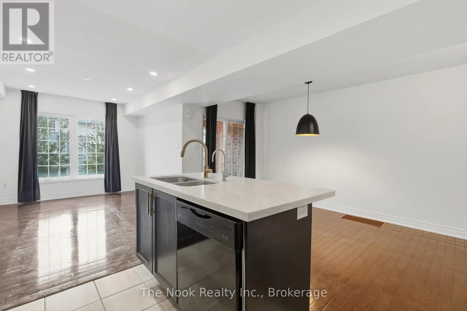 27 BLUNDEN ROAD