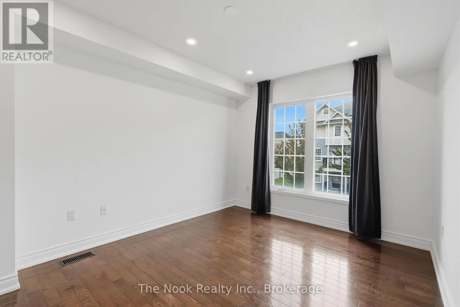 27 BLUNDEN ROAD
