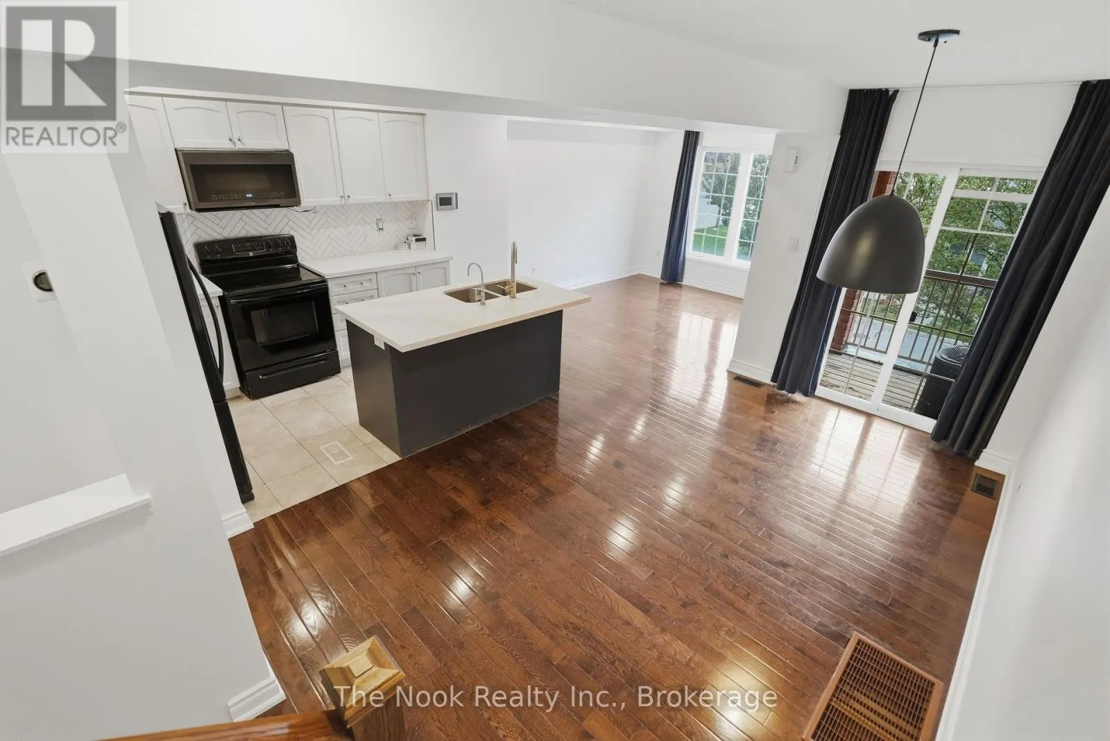 27 BLUNDEN ROAD