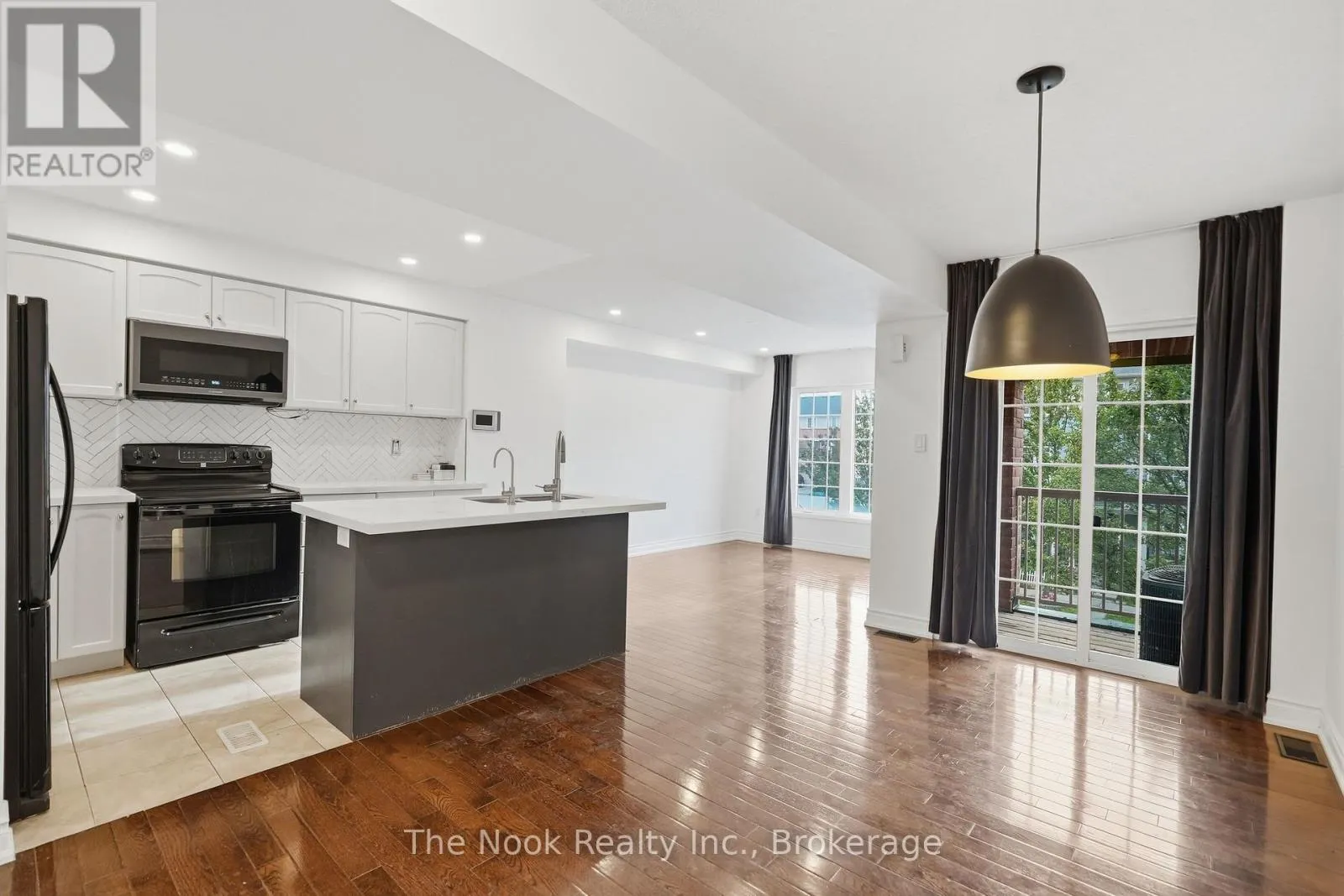 27 BLUNDEN ROAD