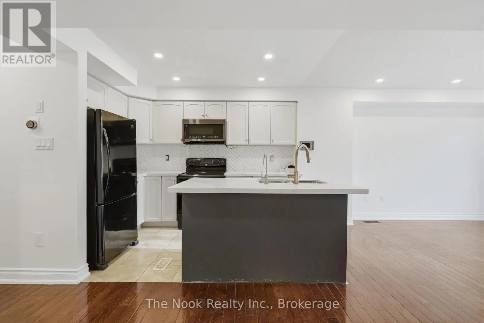 27 BLUNDEN ROAD