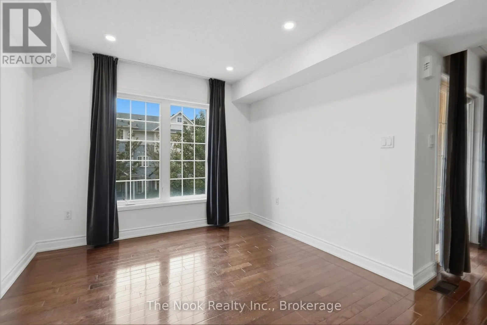 27 BLUNDEN ROAD
