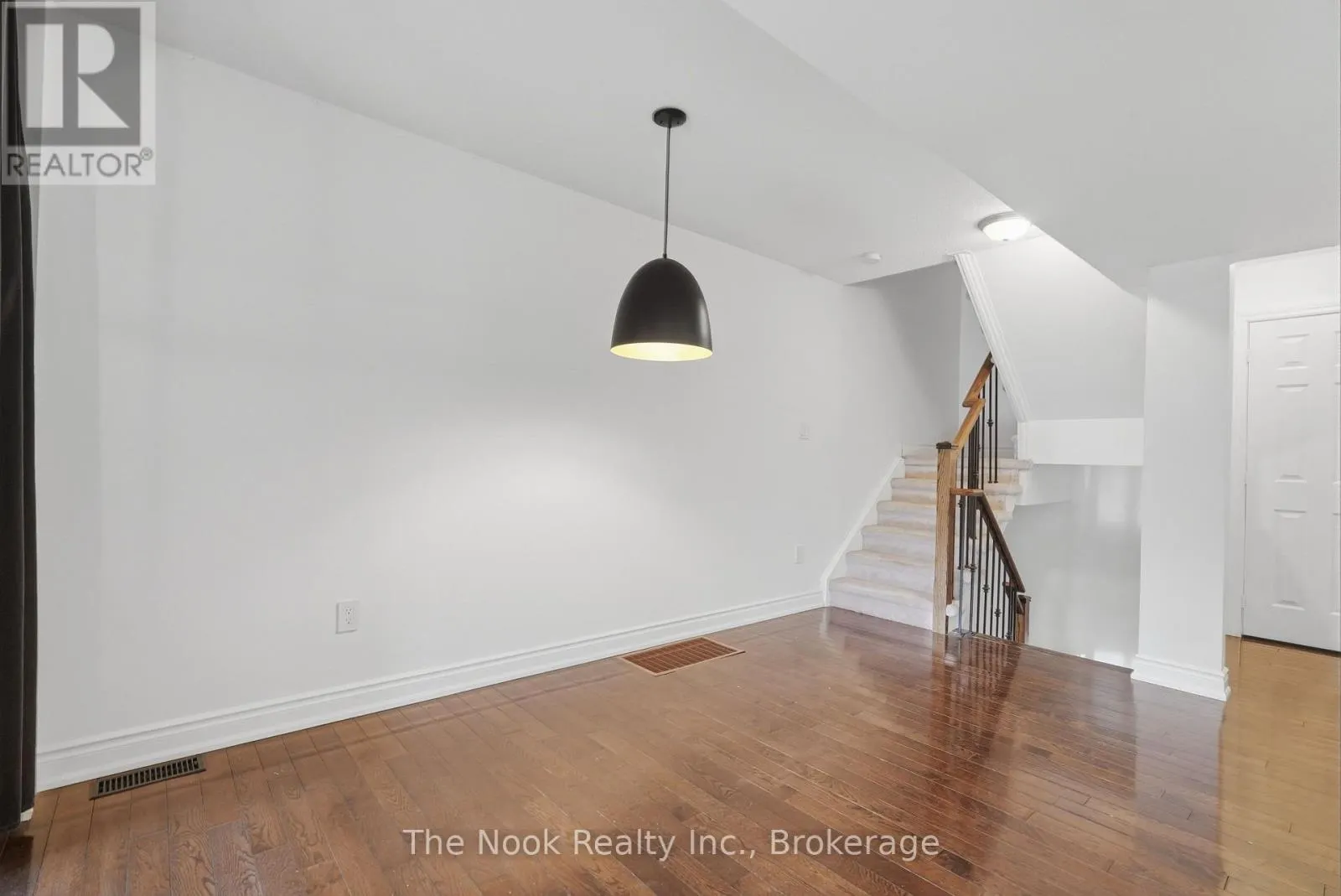27 BLUNDEN ROAD