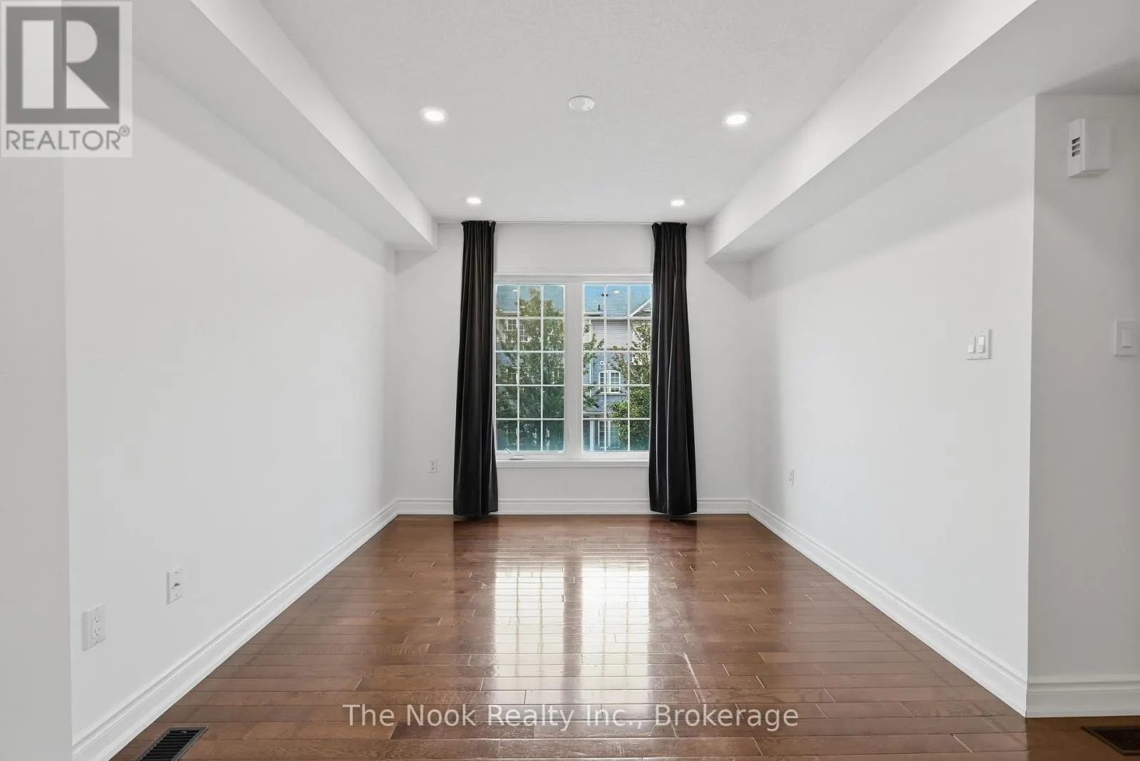 27 BLUNDEN ROAD