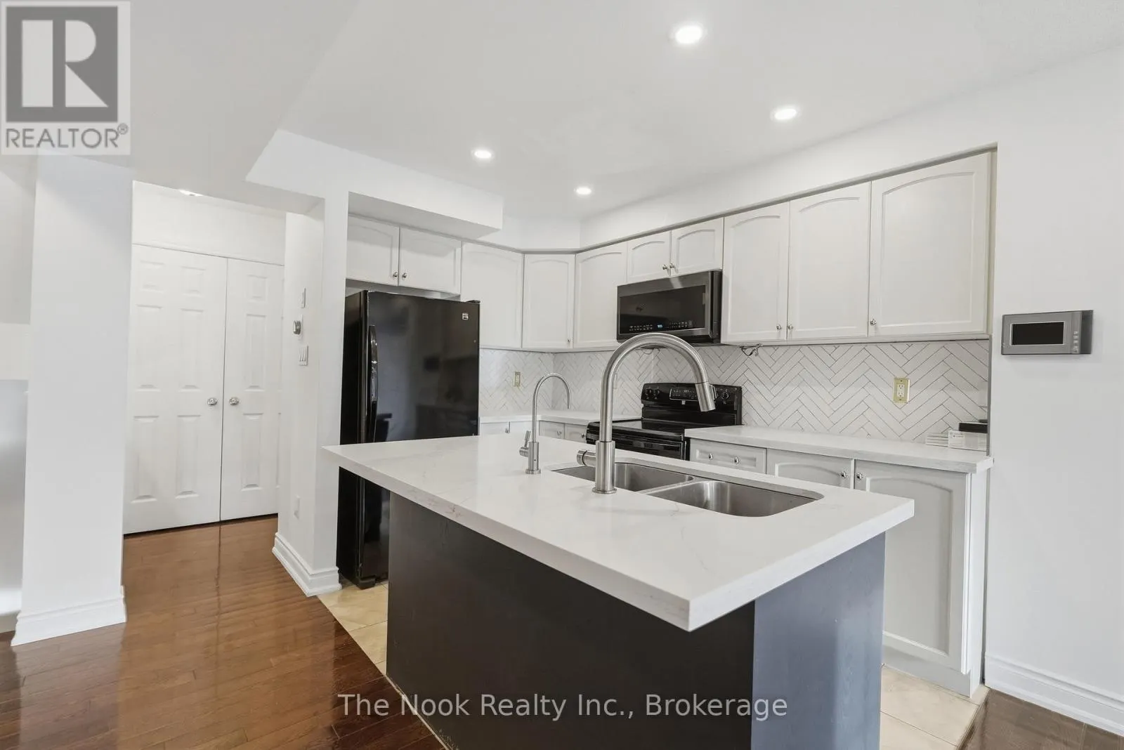 27 BLUNDEN ROAD