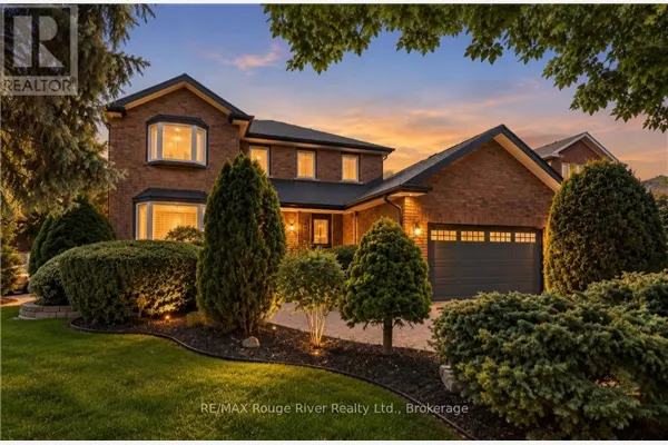 7 LYNDHURST CRESCENT