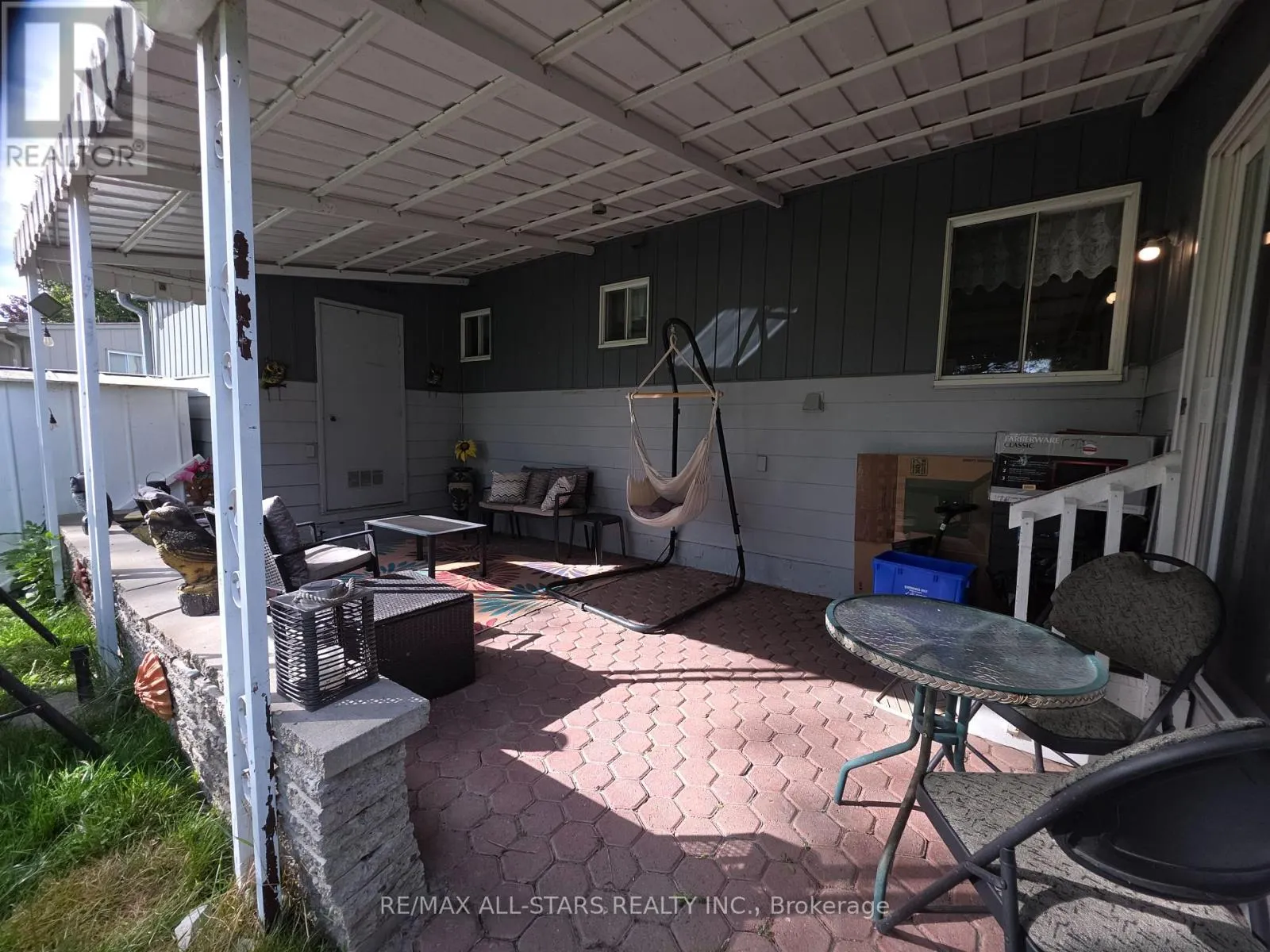 17 PINERIDGE COURT