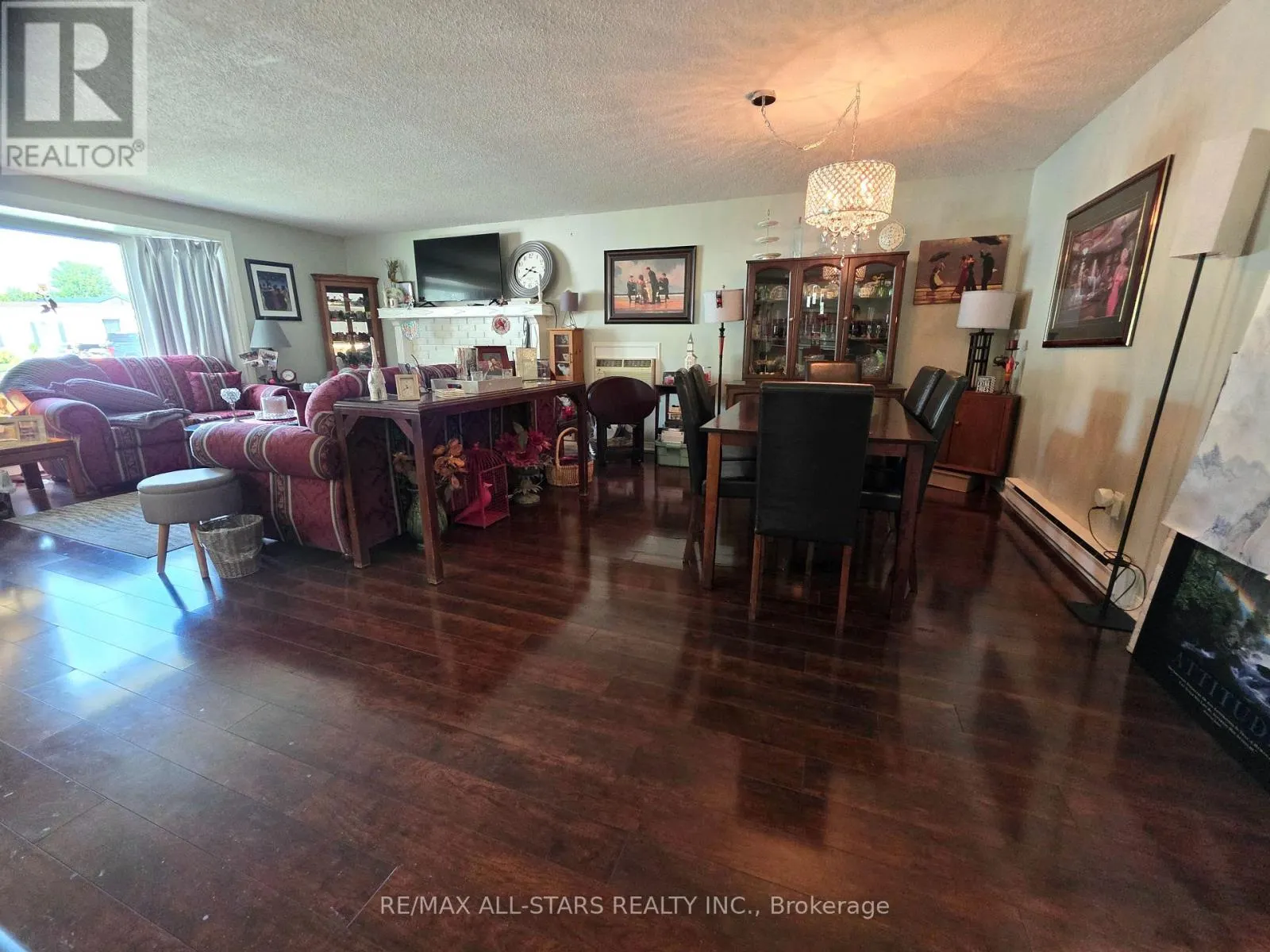 17 PINERIDGE COURT