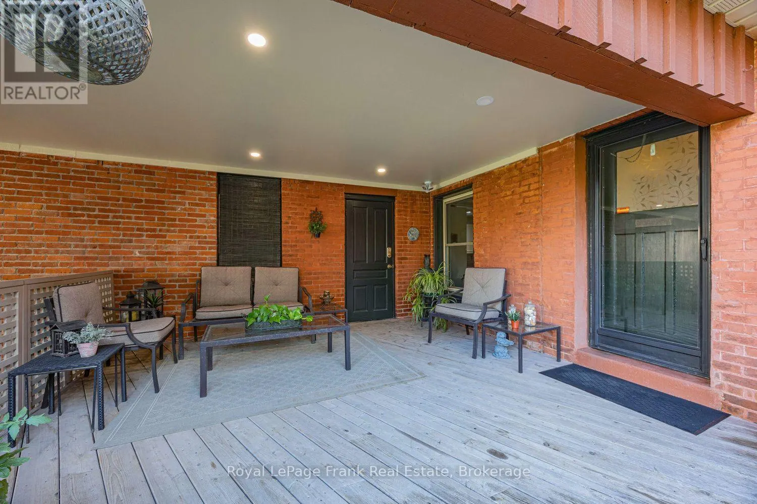 86 WELLINGTON STREET