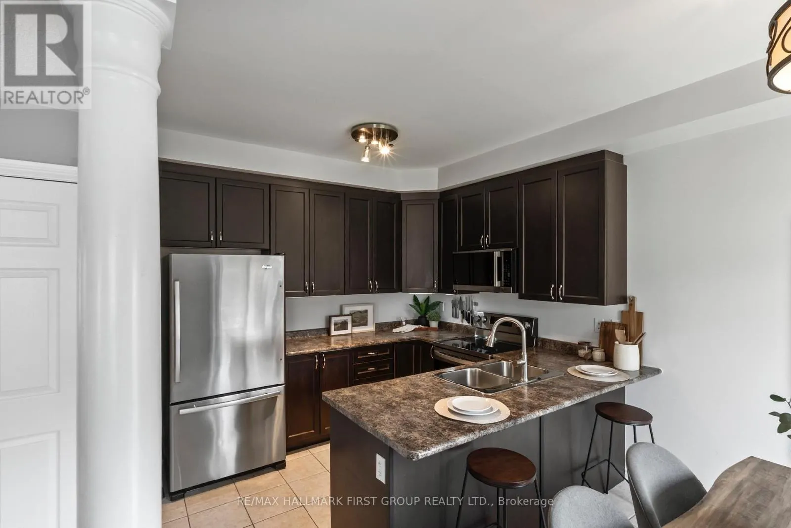 96 REDFERN CRESCENT