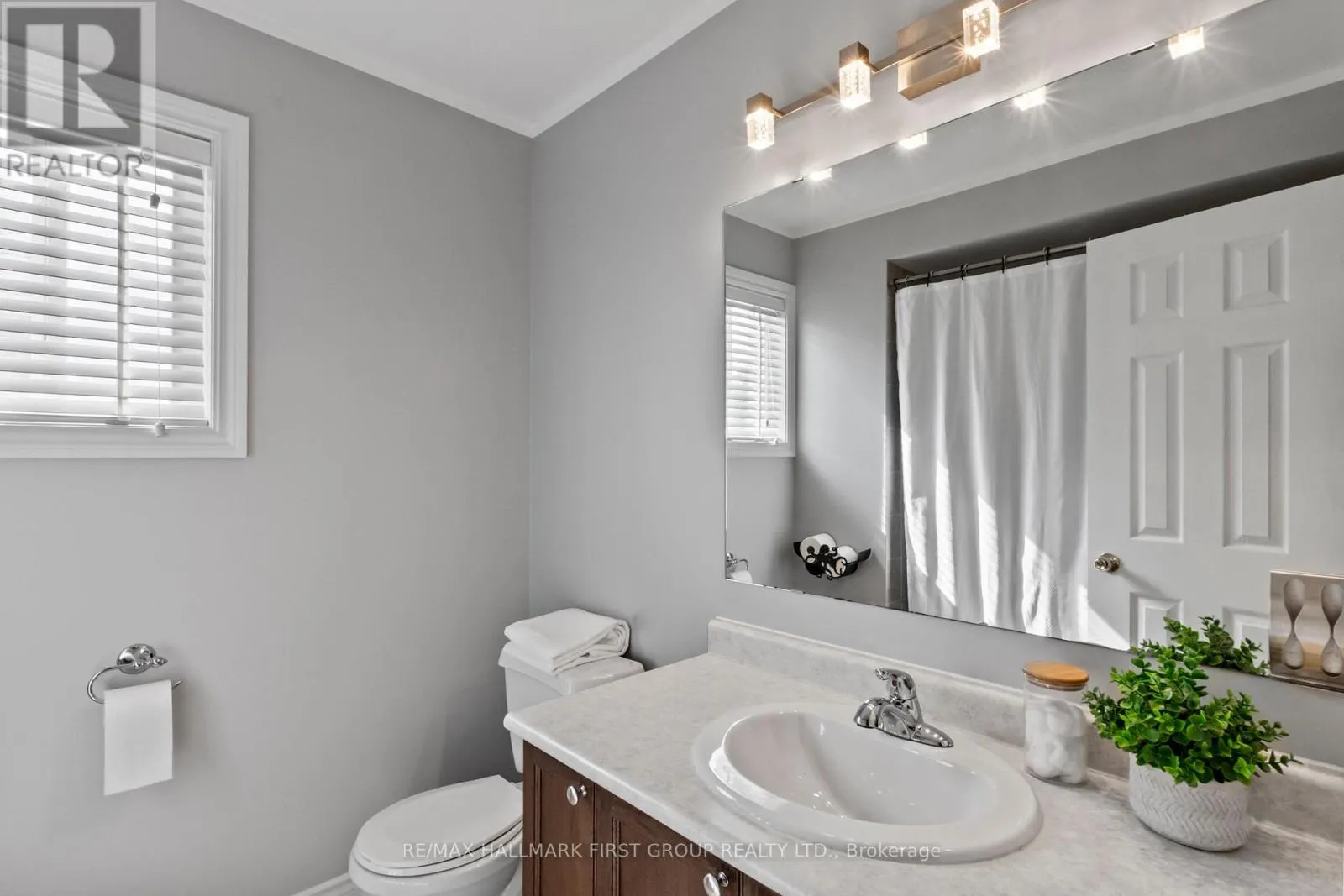 96 REDFERN CRESCENT