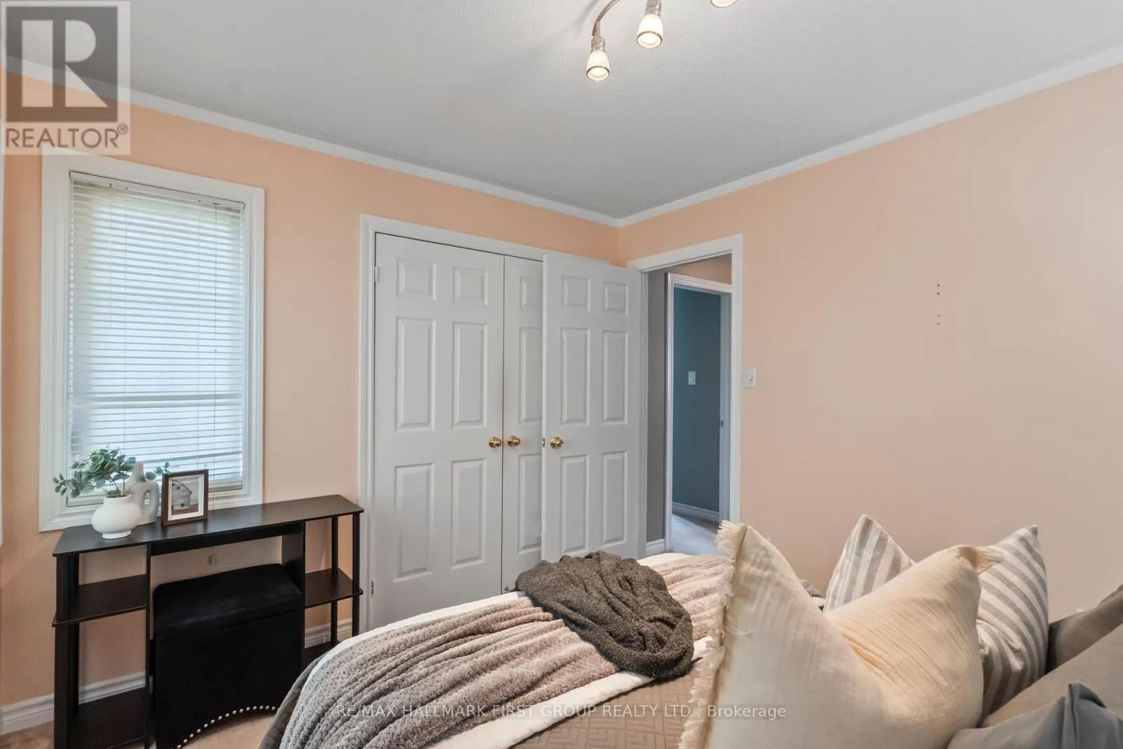 96 REDFERN CRESCENT
