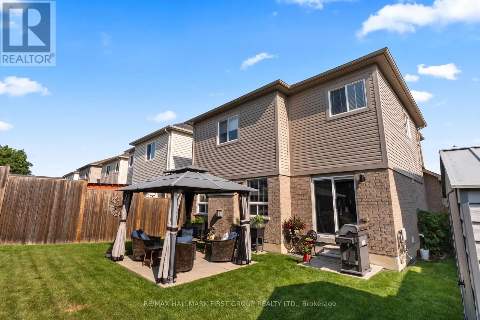 96 REDFERN CRESCENT