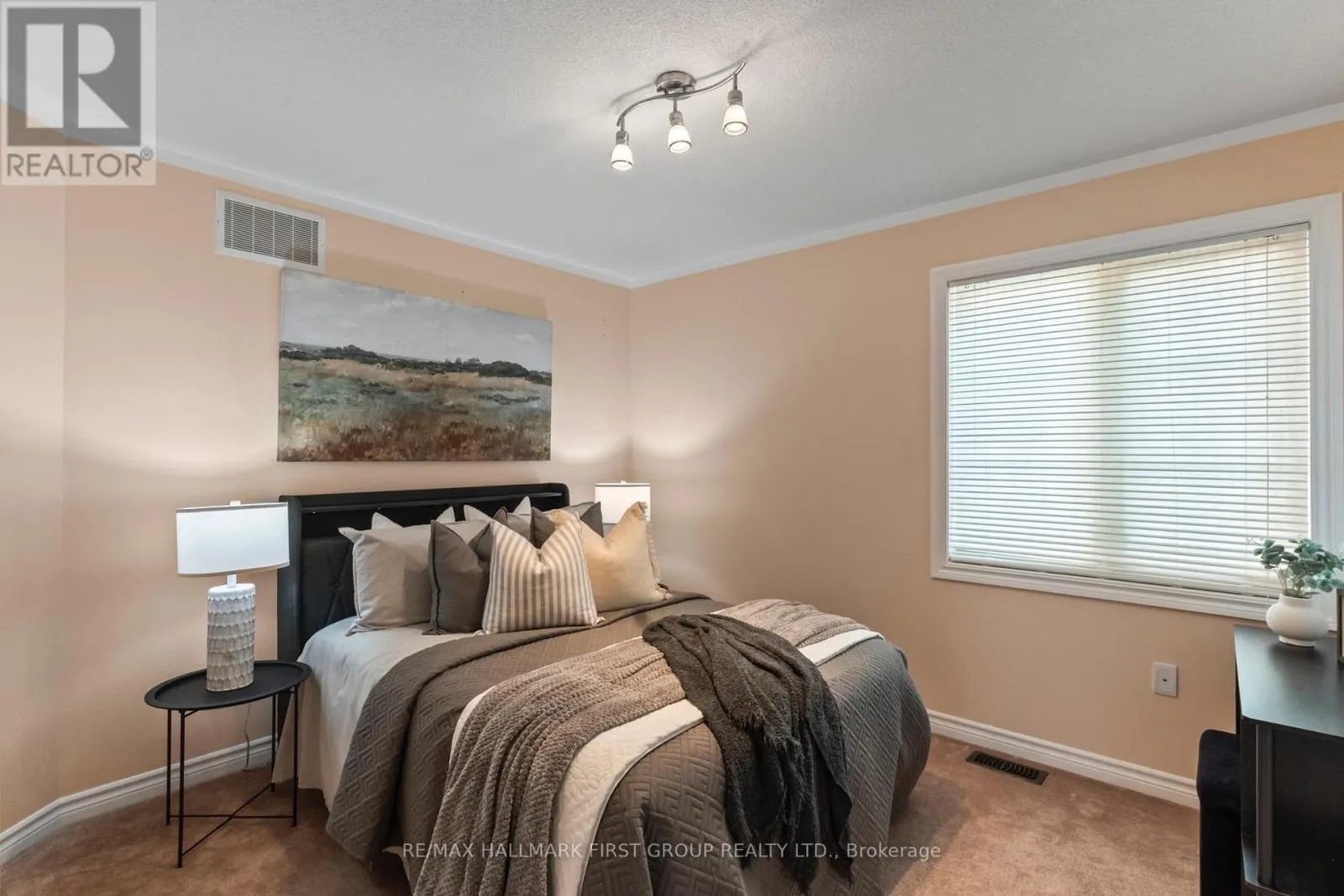 96 REDFERN CRESCENT