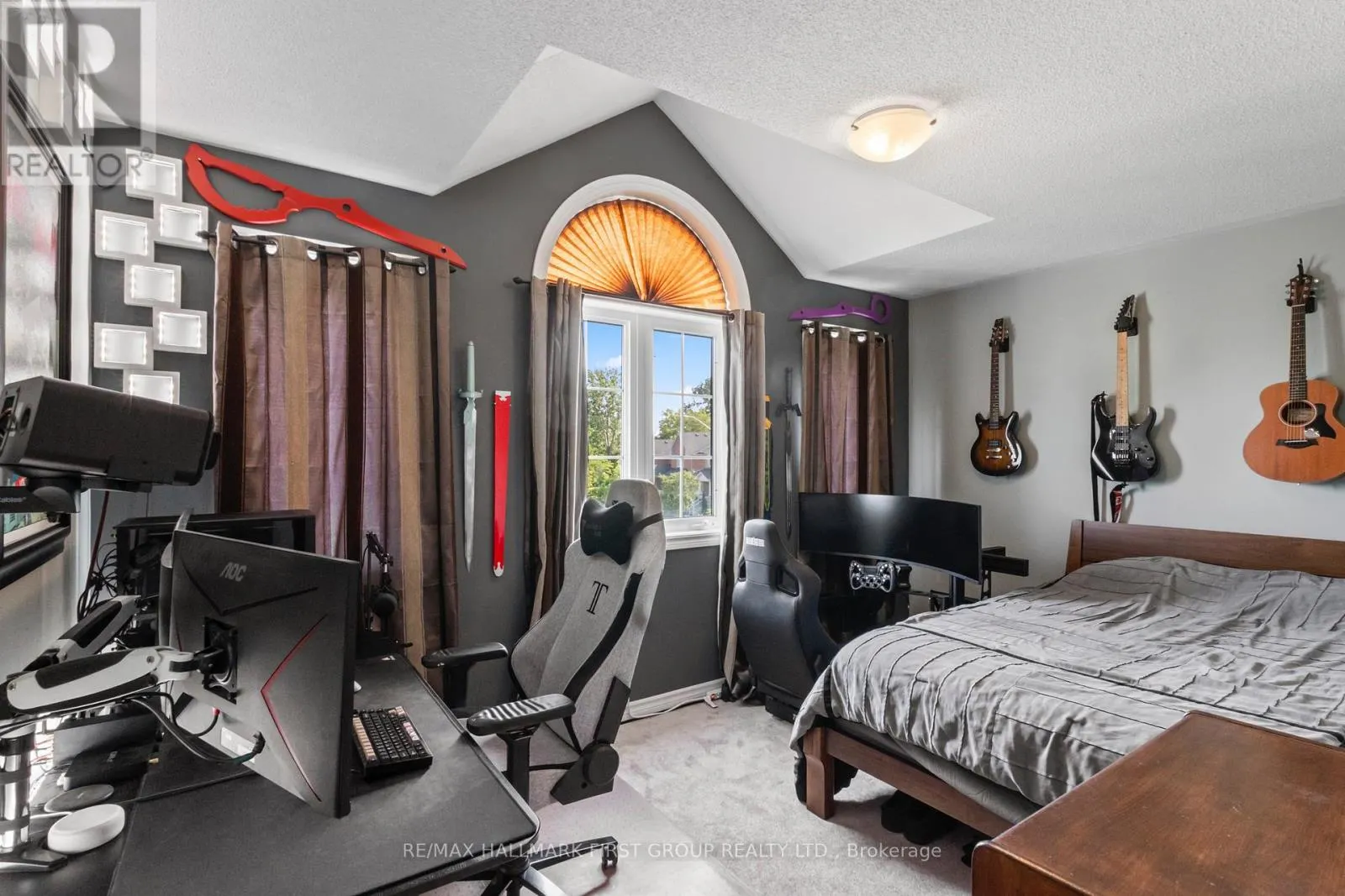96 REDFERN CRESCENT