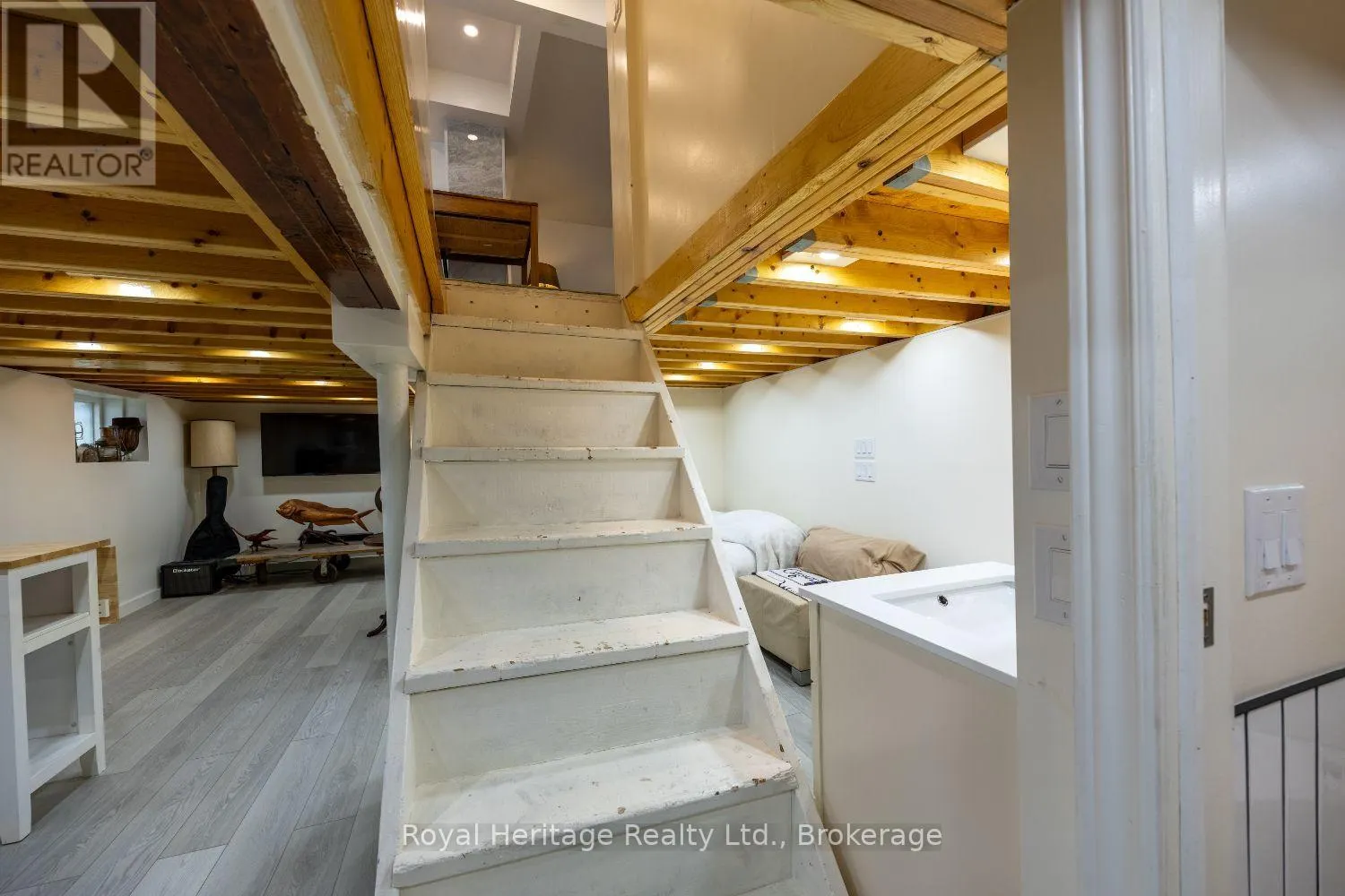 207 VALENCIA ROAD