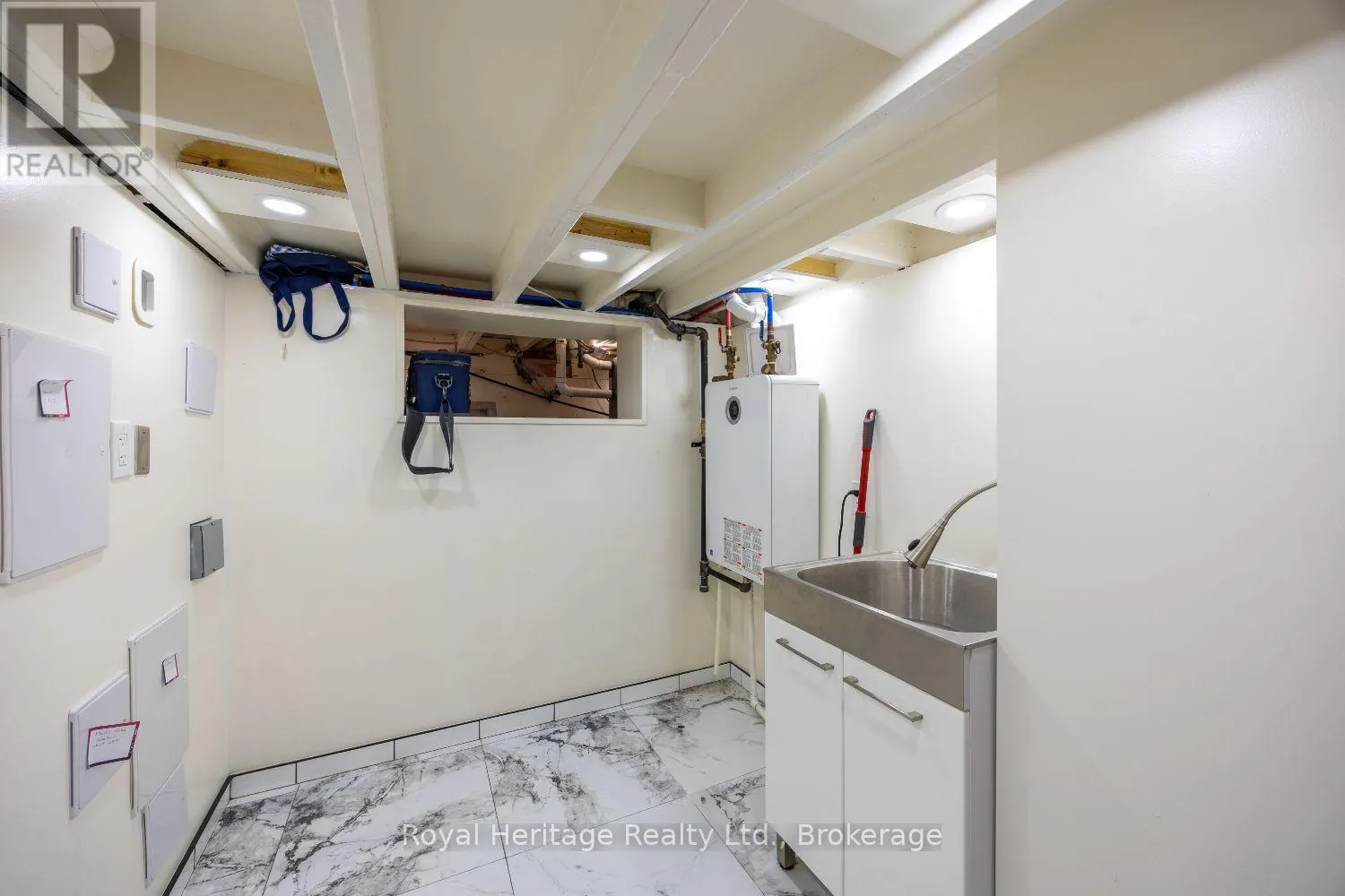 207 VALENCIA ROAD