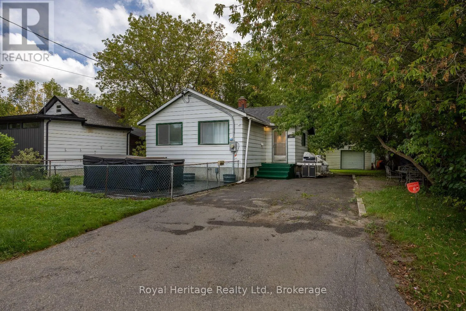 207 VALENCIA ROAD