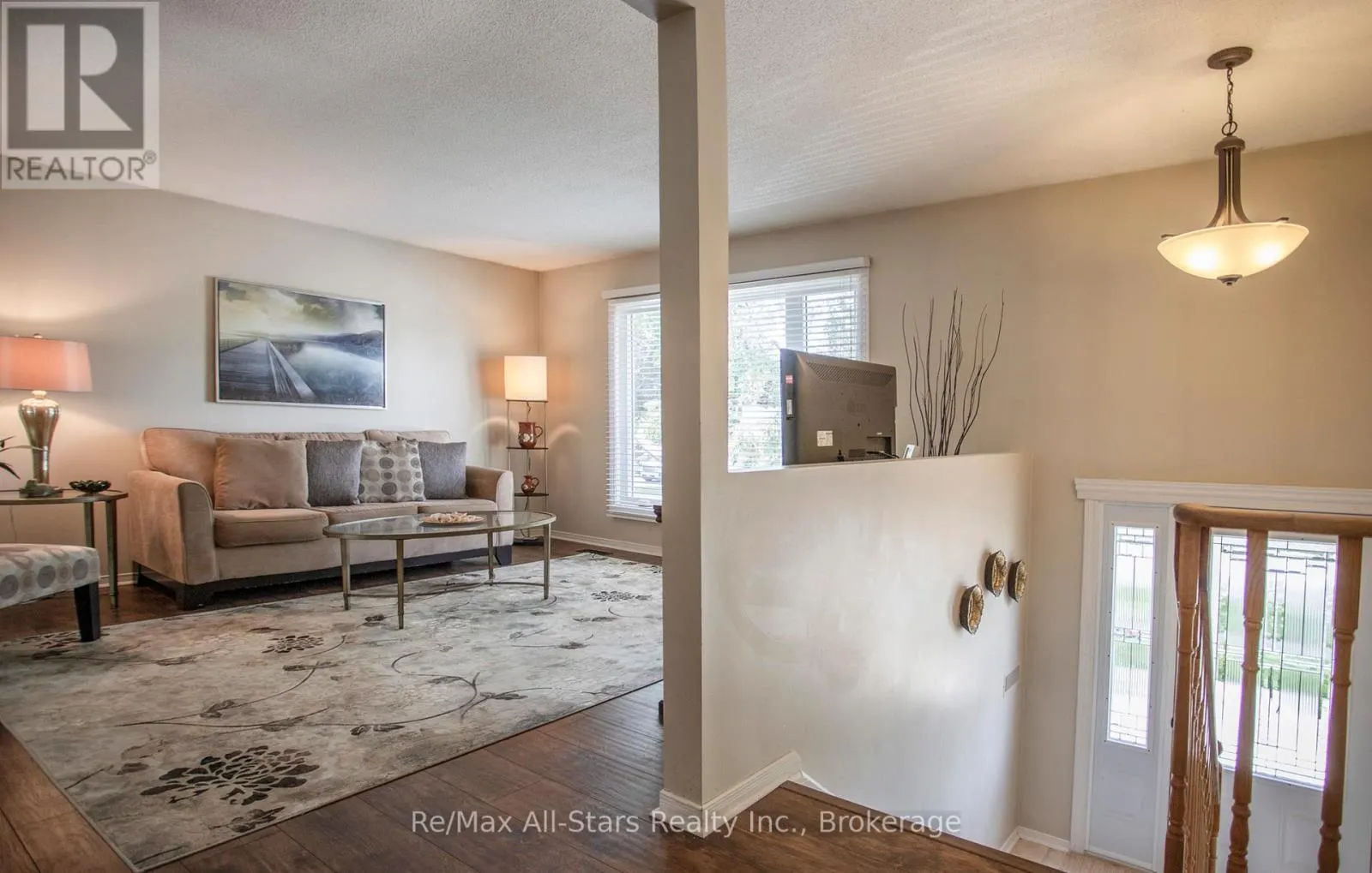 39 APPLEWOOD CRESCENT