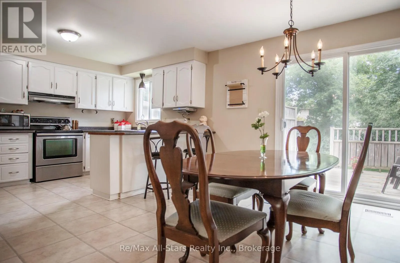 39 APPLEWOOD CRESCENT