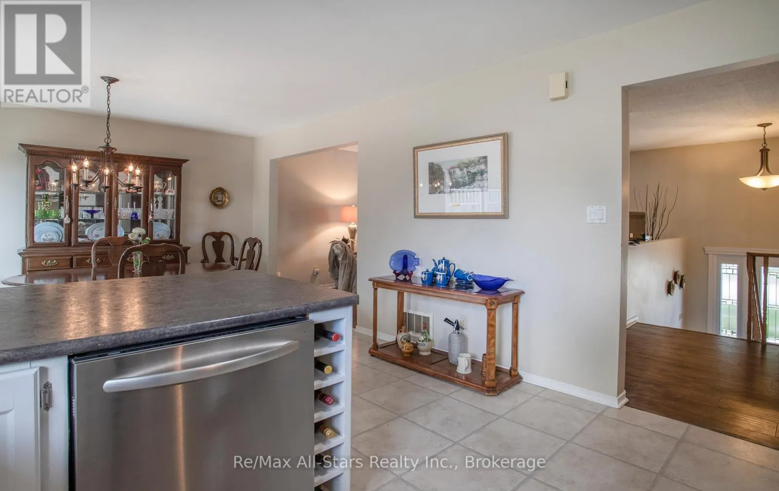 39 APPLEWOOD CRESCENT