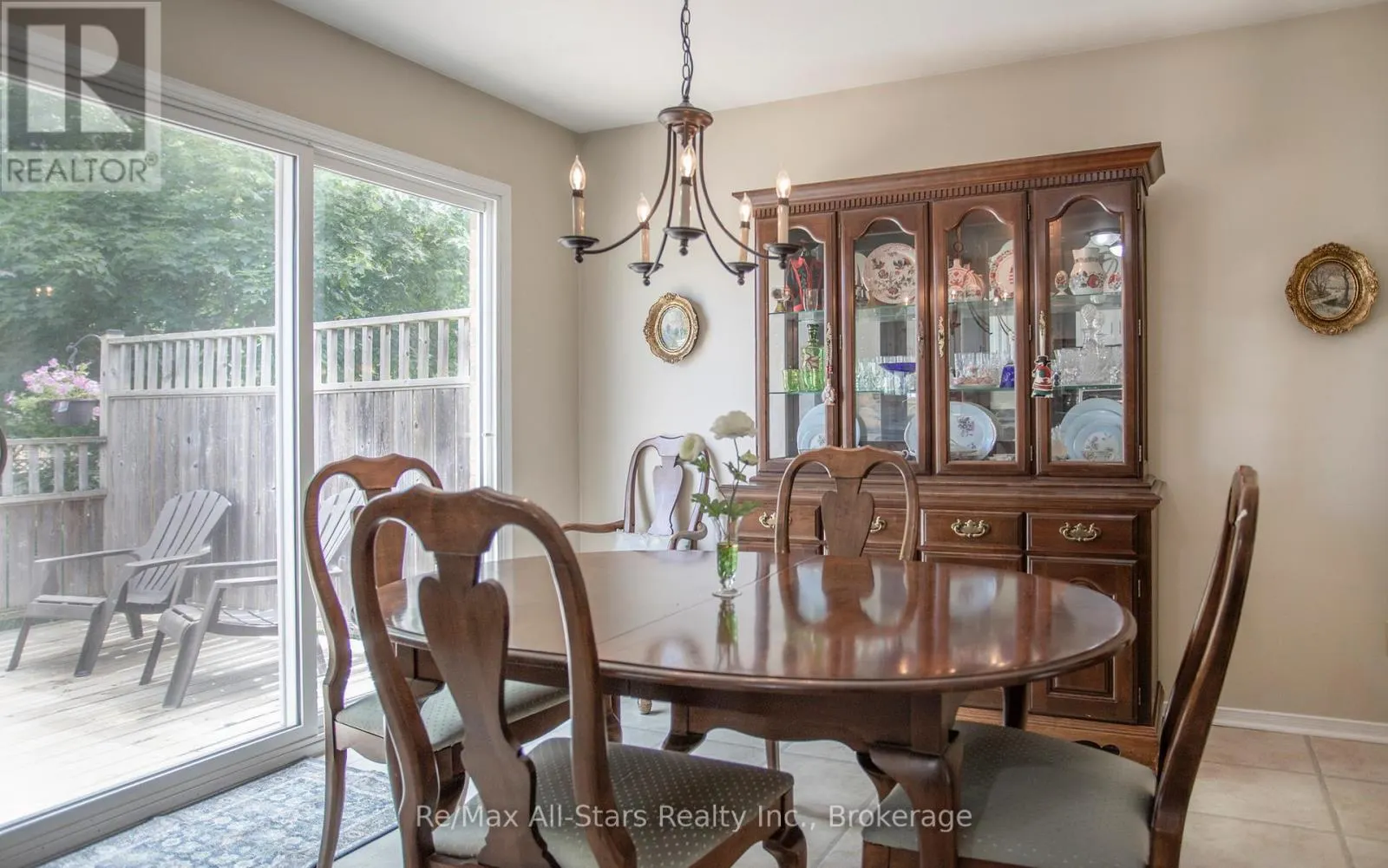 39 APPLEWOOD CRESCENT