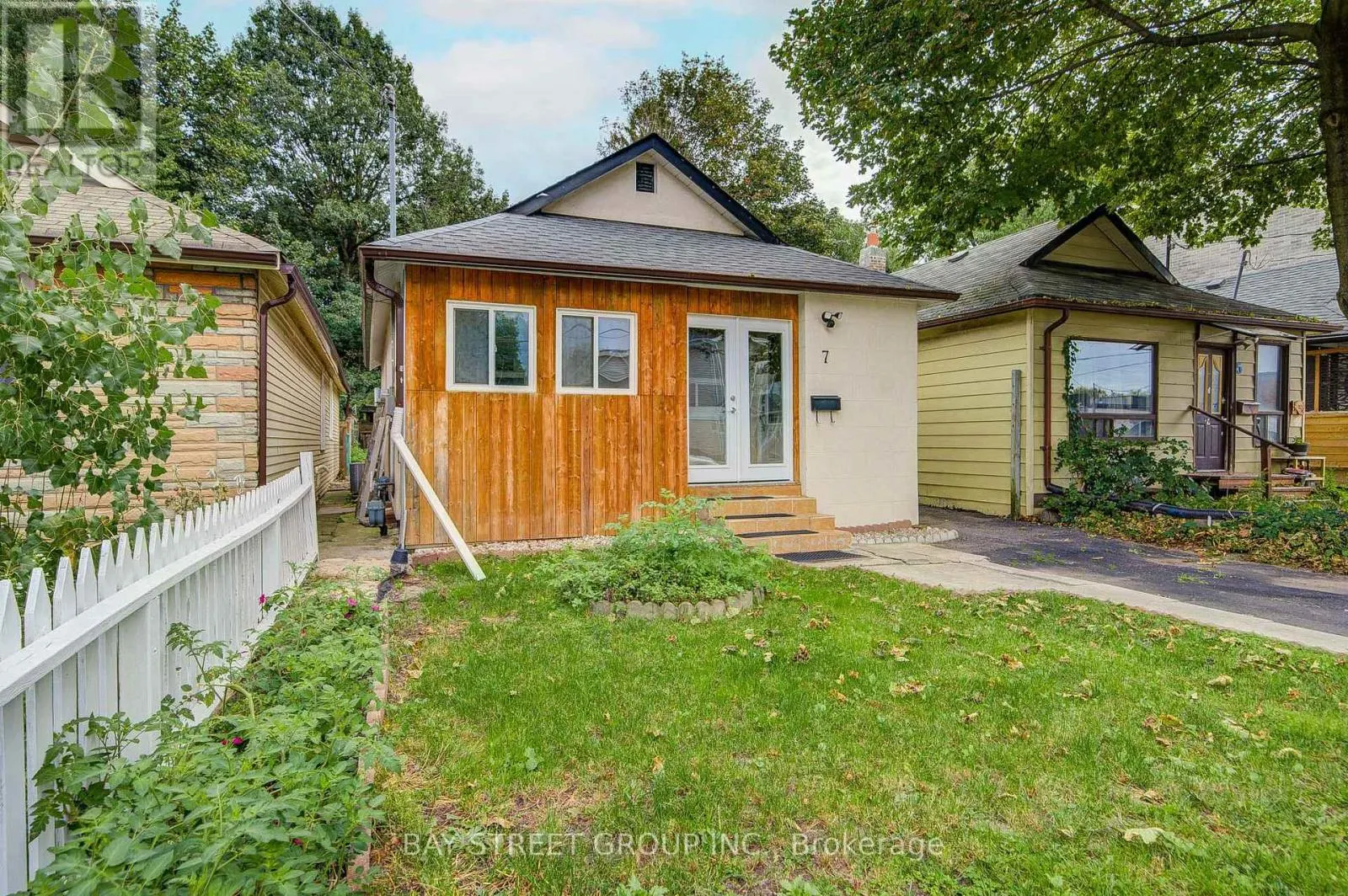 7 EMMOTT AVENUE