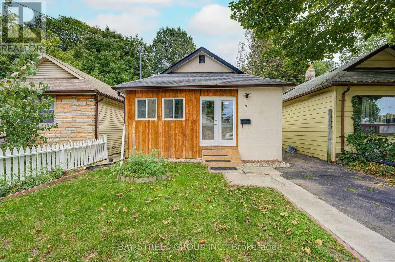 7 EMMOTT AVENUE