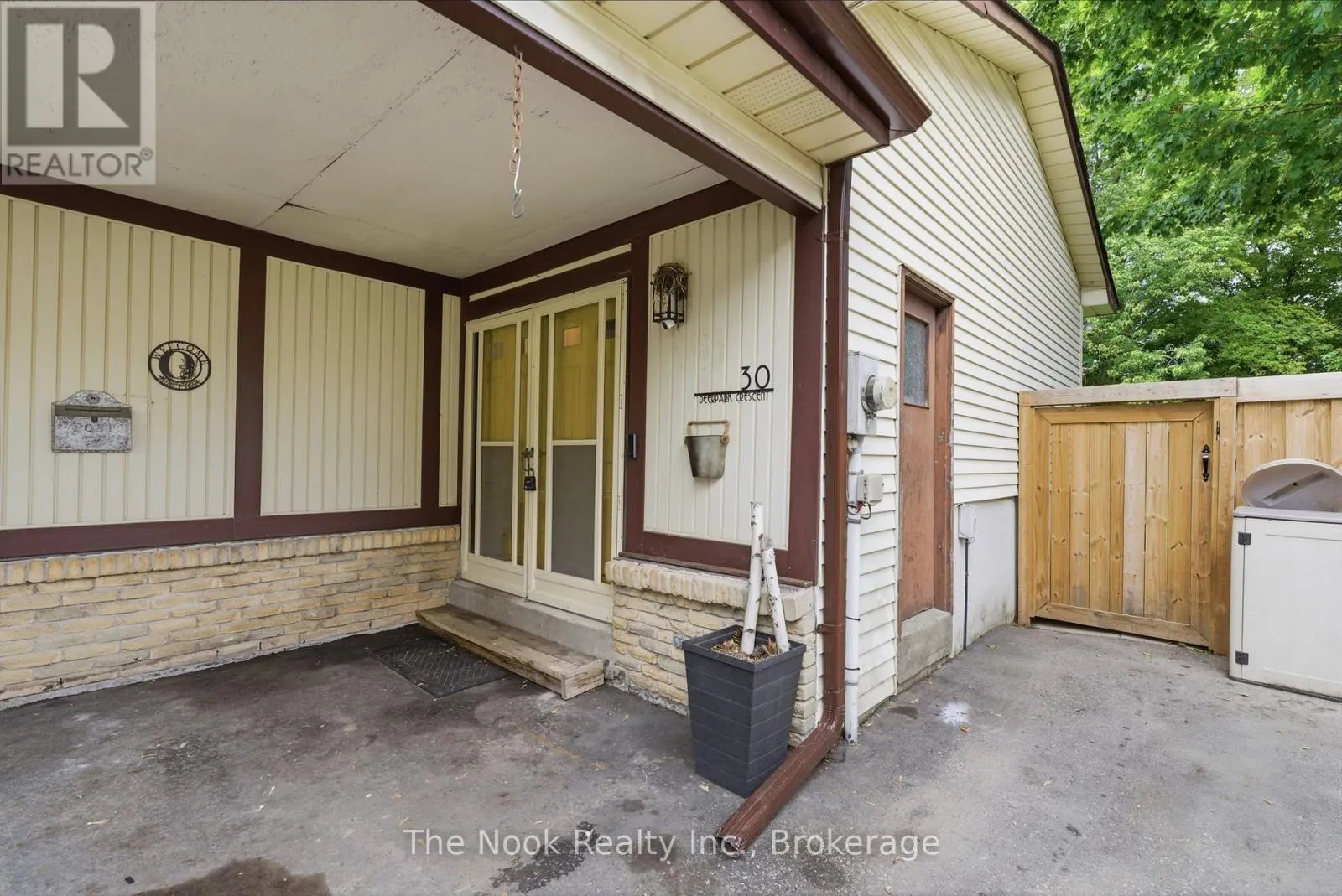 30 DEERPARK CRESCENT