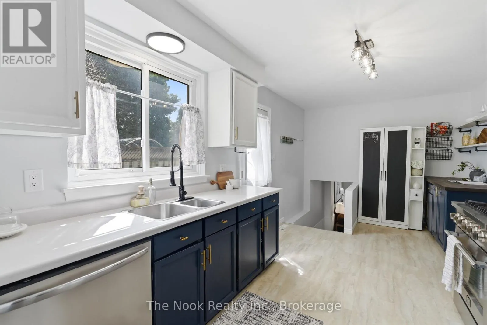 30 DEERPARK CRESCENT